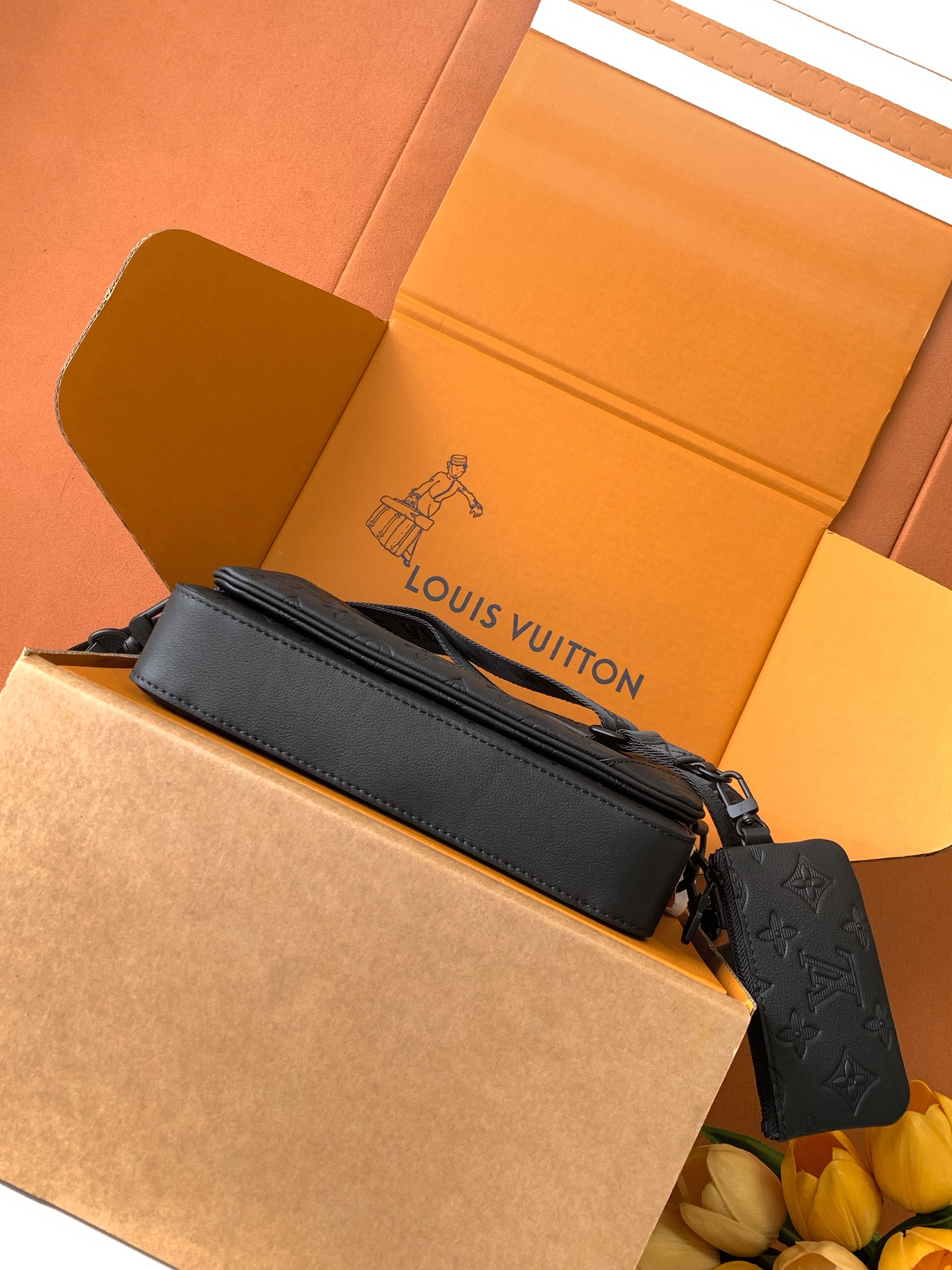 LOUIS VUITTON  Trio 全钢五金 经典老花 印花 拉链 涂层帆布 三合一 单肩斜挎包 黑色  A0 M46602