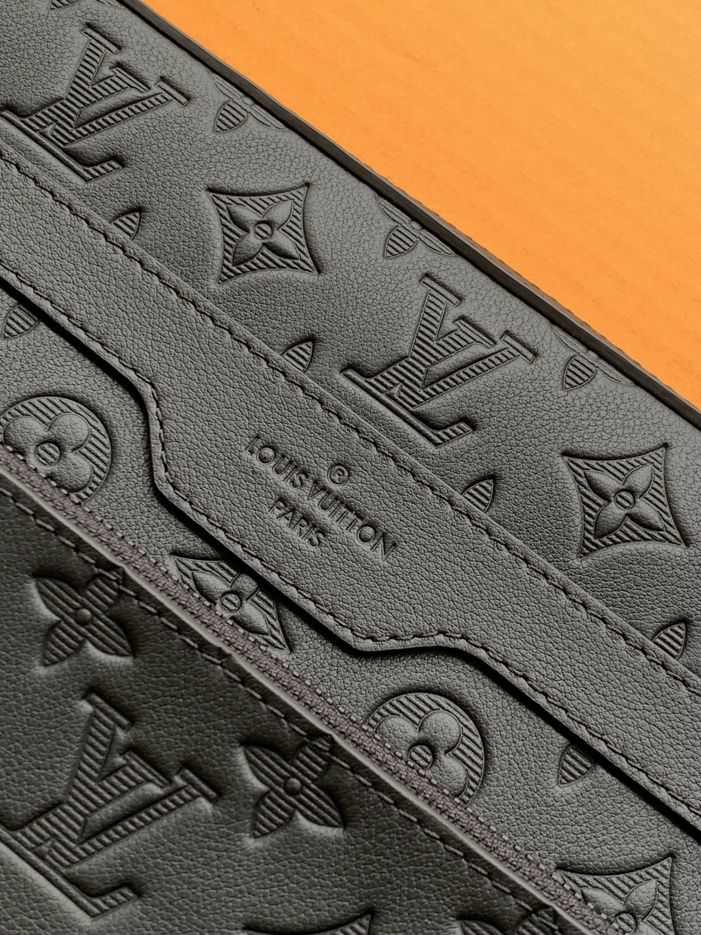 LOUIS VUITTON  Trio 全钢五金 经典老花 印花 拉链 涂层帆布 三合一 单肩斜挎包 黑色  A0 M46602