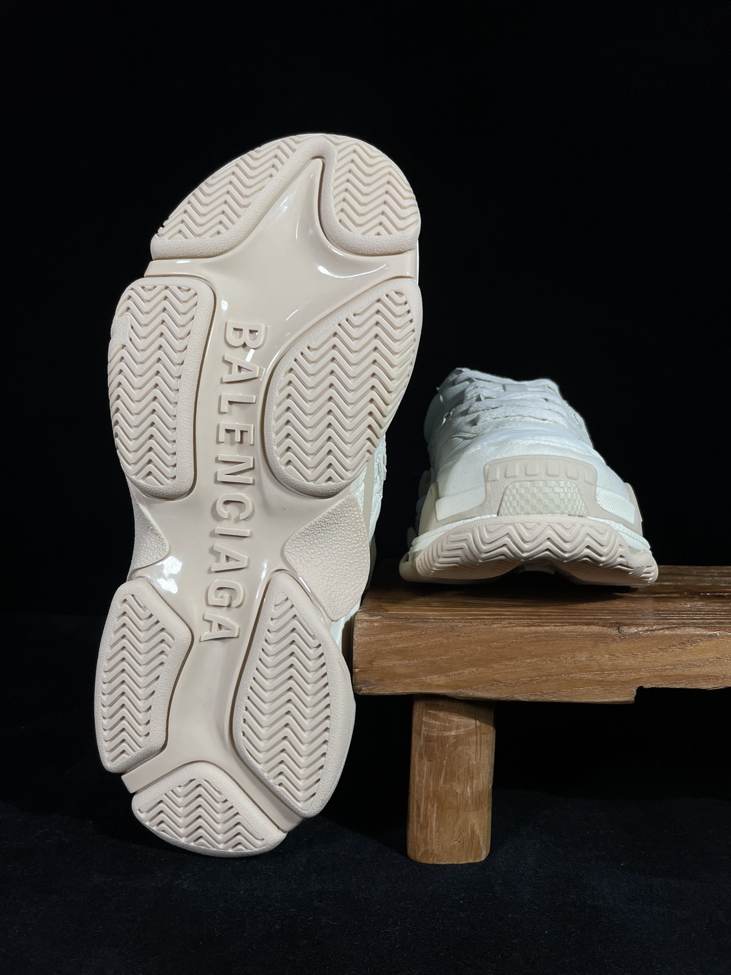 Balenciaga Triple S   津布 巴黎世家  老爹鞋 运动 复古板鞋 休闲鞋 男鞋 女鞋  灰色 