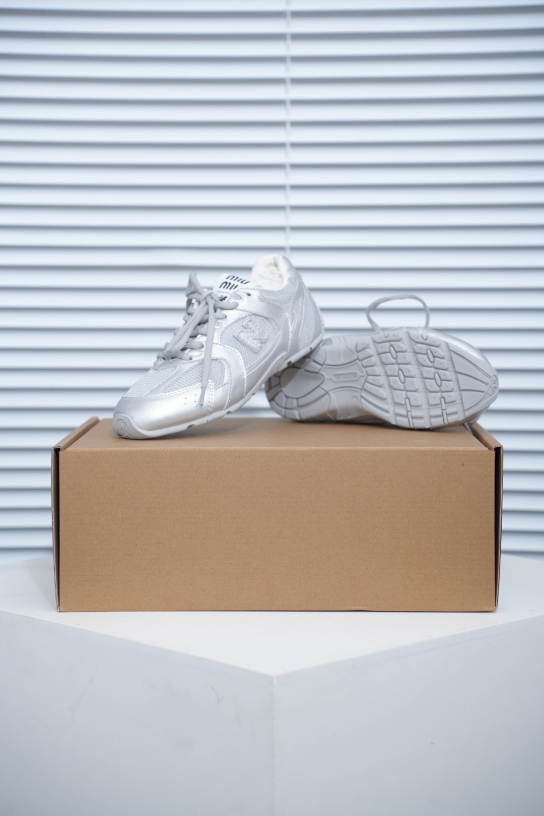 Miumiu x New Balance NB530 低筒 平底 复古跑鞋 休闲鞋 板鞋 运动鞋  女鞋 波鞋银色