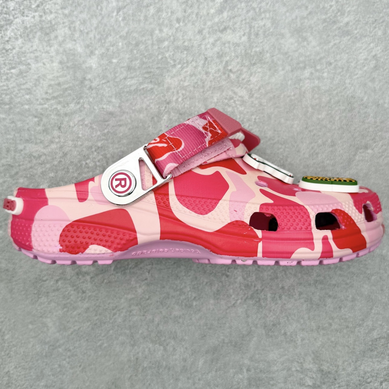 BATHING APE x Crocs Classic clog 卡骆驰  EVA 通勤 凉鞋 室内外 拖鞋 沙滩鞋  洞洞鞋  