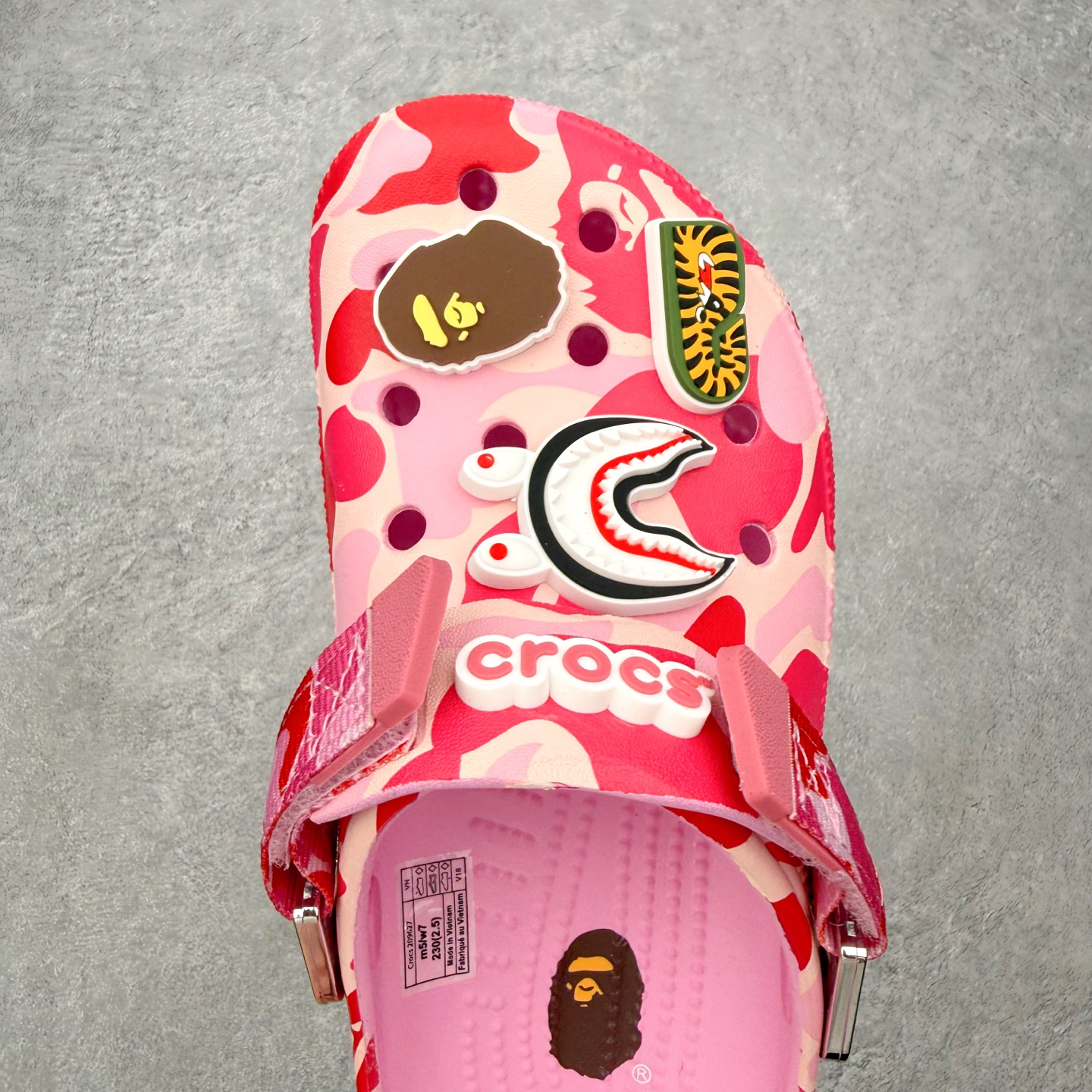 BATHING APE x Crocs Classic clog 卡骆驰  EVA 通勤 凉鞋 室内外 拖鞋 沙滩鞋  洞洞鞋  