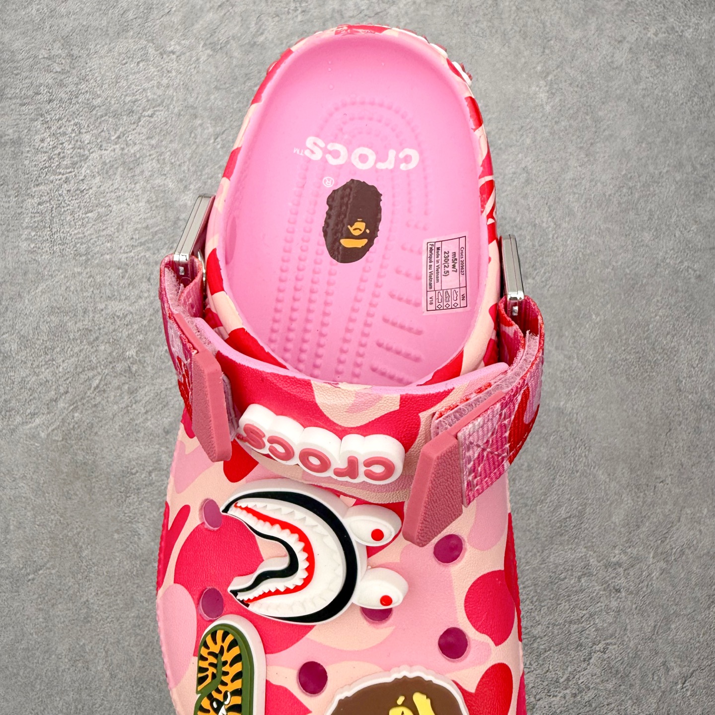 BATHING APE x Crocs Classic clog 卡骆驰  EVA 通勤 凉鞋 室内外 拖鞋 沙滩鞋  洞洞鞋  