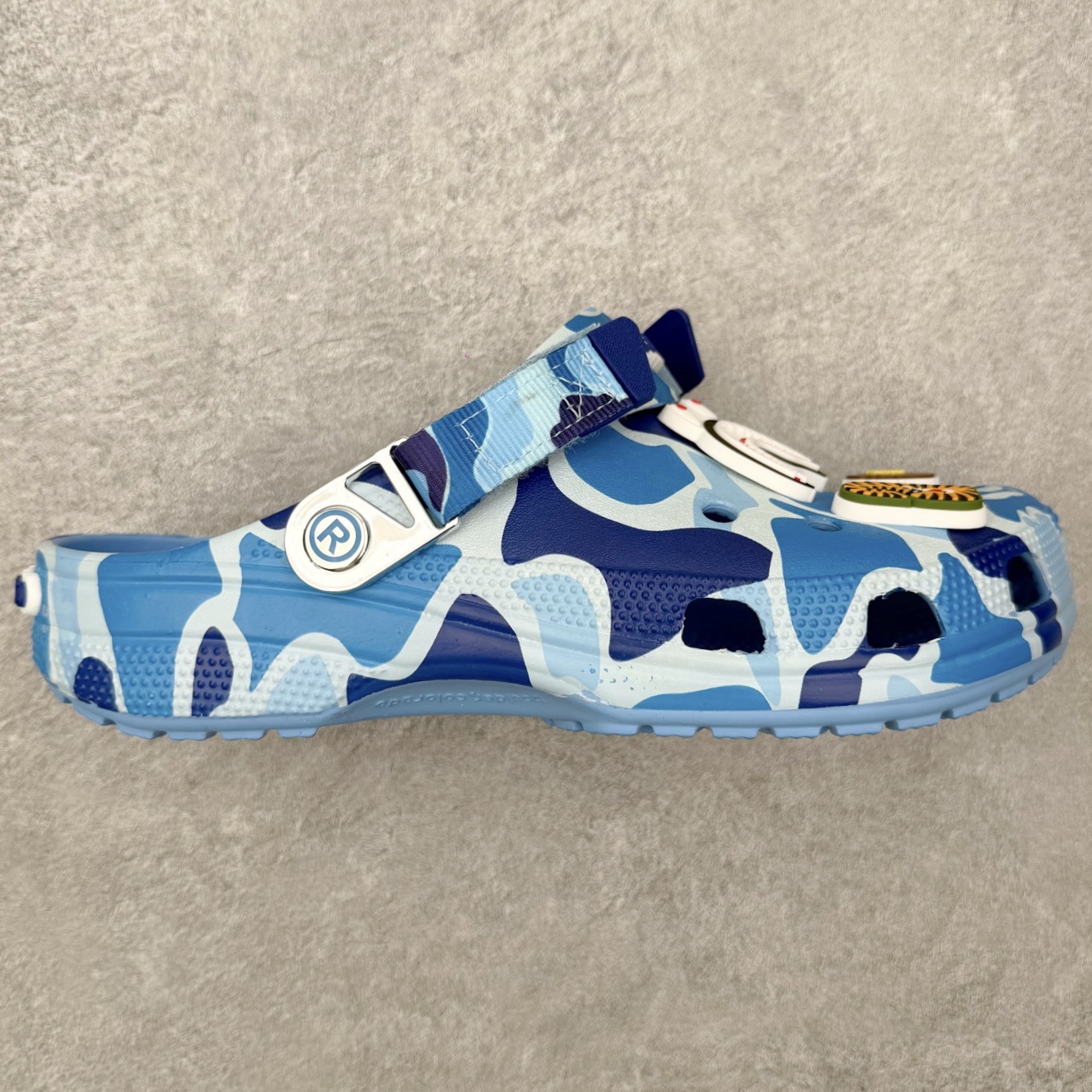BATHING APE x Crocs Classic clog 卡骆驰  EVA 通勤 凉鞋 室内外 拖鞋 沙滩鞋  洞洞鞋  