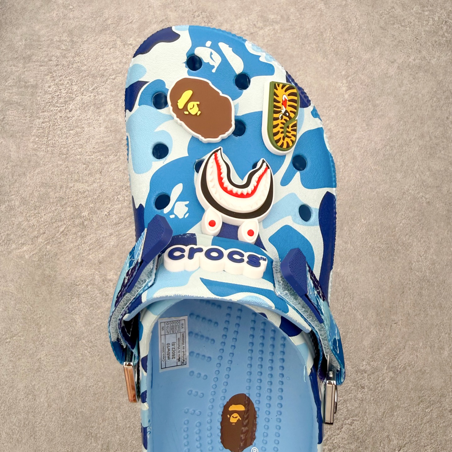 BATHING APE x Crocs Classic clog 卡骆驰  EVA 通勤 凉鞋 室内外 拖鞋 沙滩鞋  洞洞鞋  