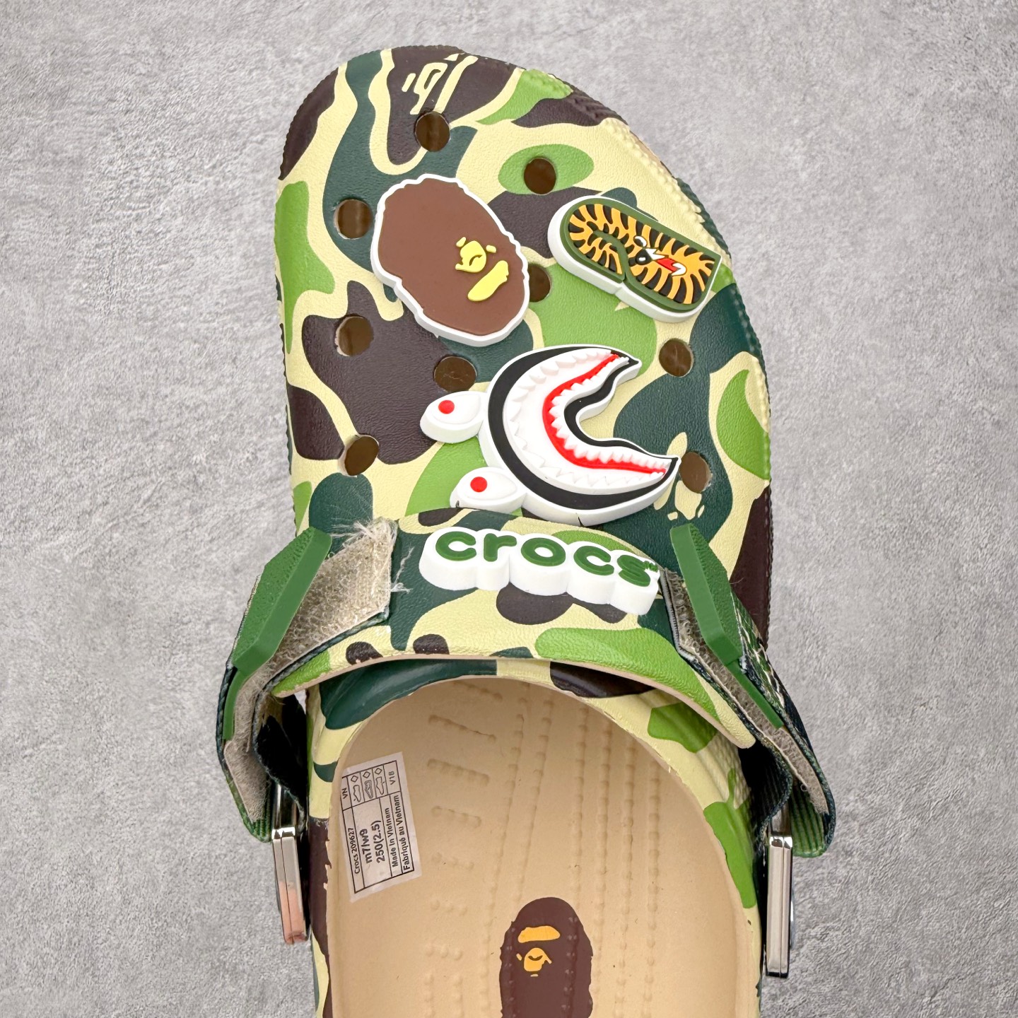 BATHING APE x Crocs Classic clog 卡骆驰  EVA 通勤 凉鞋 室内外 拖鞋 沙滩鞋  洞洞鞋  