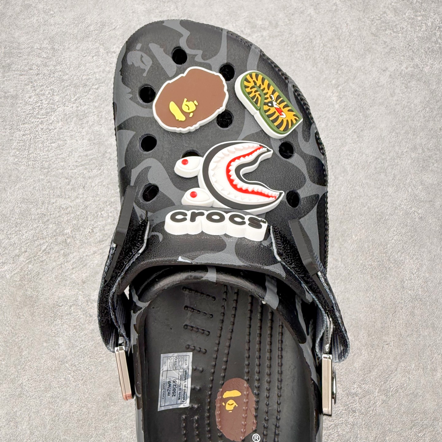 BATHING APE x Crocs Classic clog 卡骆驰  EVA 通勤 凉鞋 室内外 拖鞋 沙滩鞋  洞洞鞋  