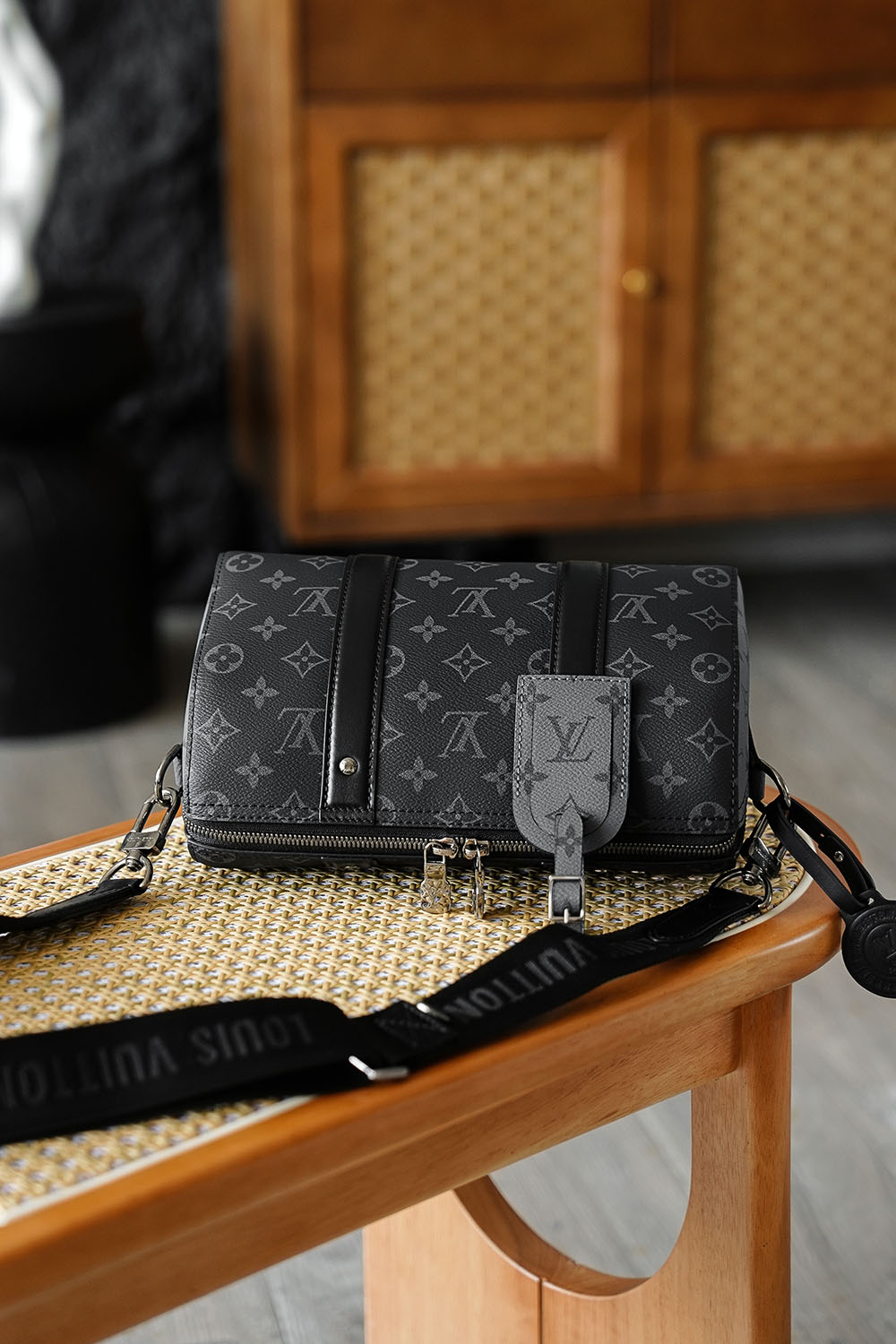 LOUIS VUITTON 路易威登 CITY KEEPALL 经典老花满印 斜挎包 单肩包 手提包 黑色 M45936