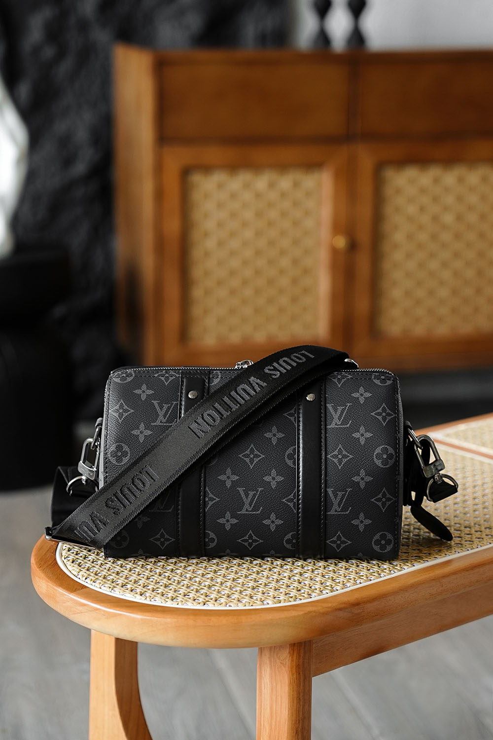 LOUIS VUITTON 路易威登 CITY KEEPALL 经典老花满印 斜挎包 单肩包 手提包 黑色 M45936