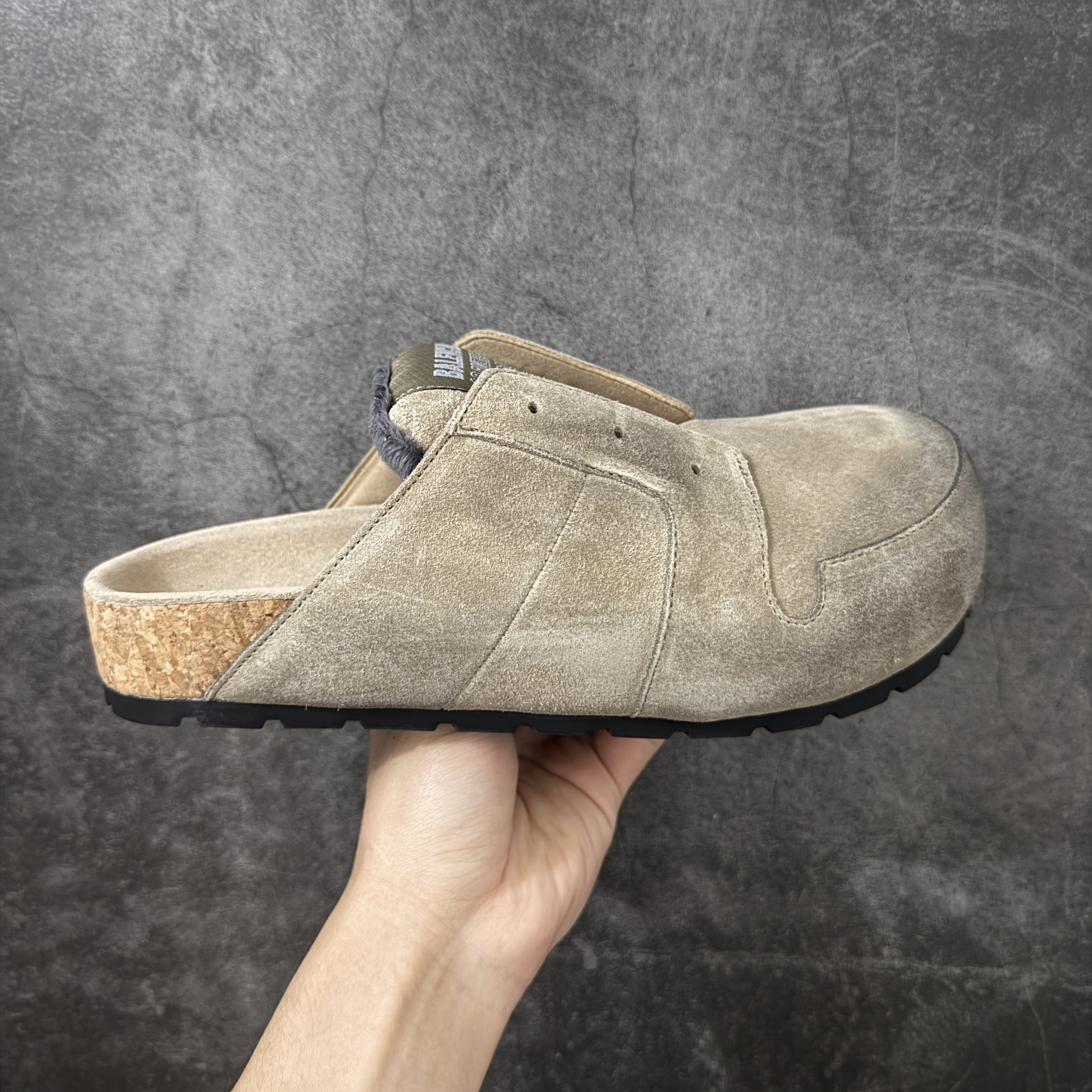 Balenciaga巴黎世家 Dumbo  低筒 包头 平底  户外室内 凉拖 男款 棕色 852708WCB429099