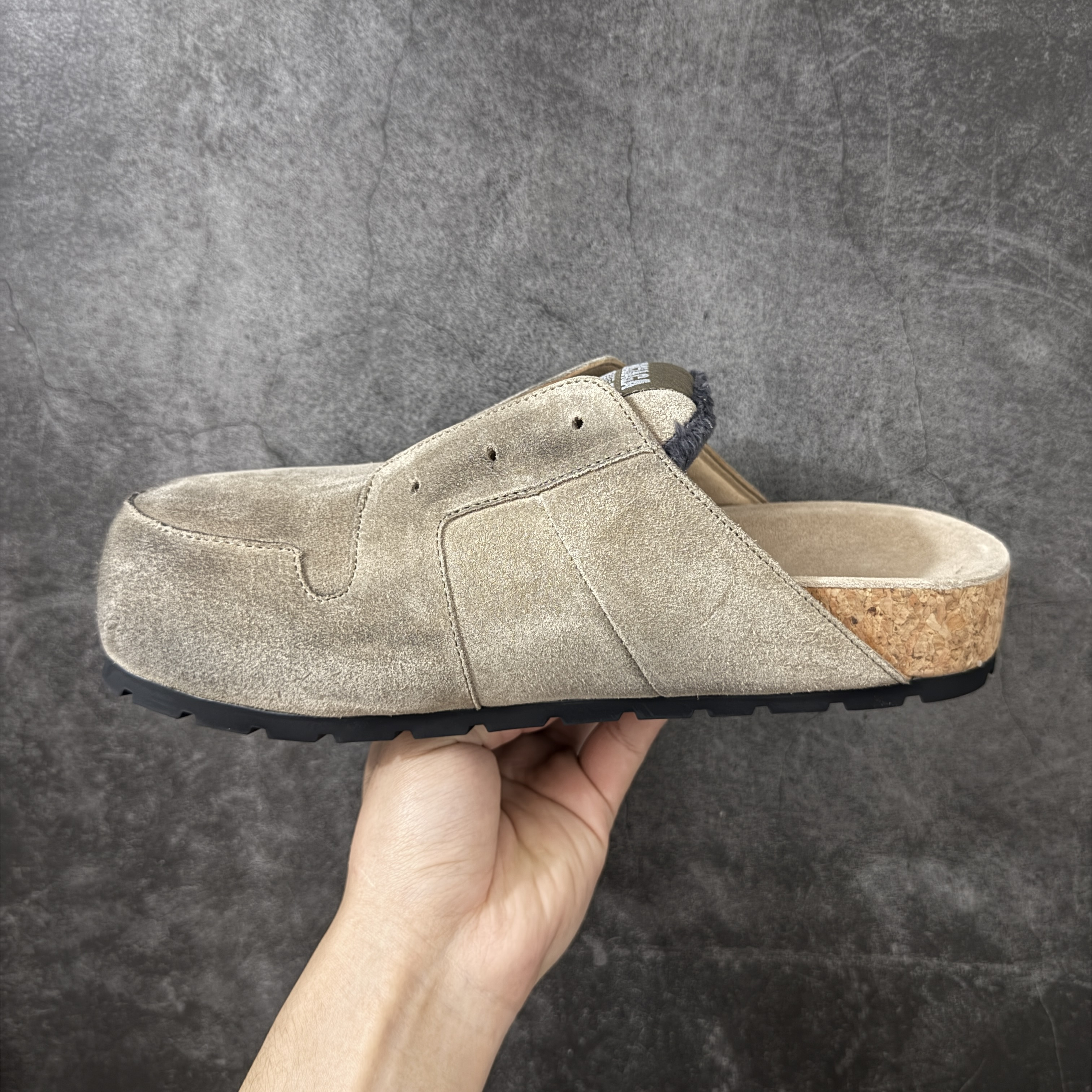 Balenciaga巴黎世家 Dumbo  低筒 包头 平底  户外室内 凉拖 男款 棕色 852708WCB429099