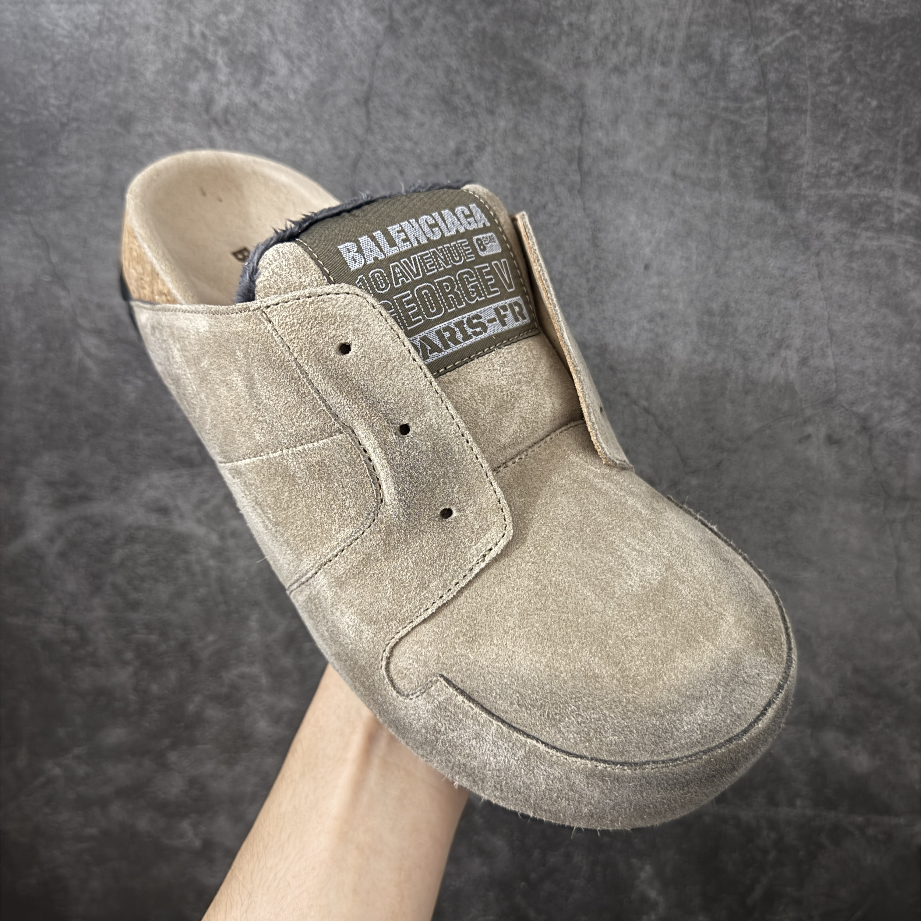 Balenciaga巴黎世家 Dumbo  低筒 包头 平底  户外室内 凉拖 男款 棕色 852708WCB429099