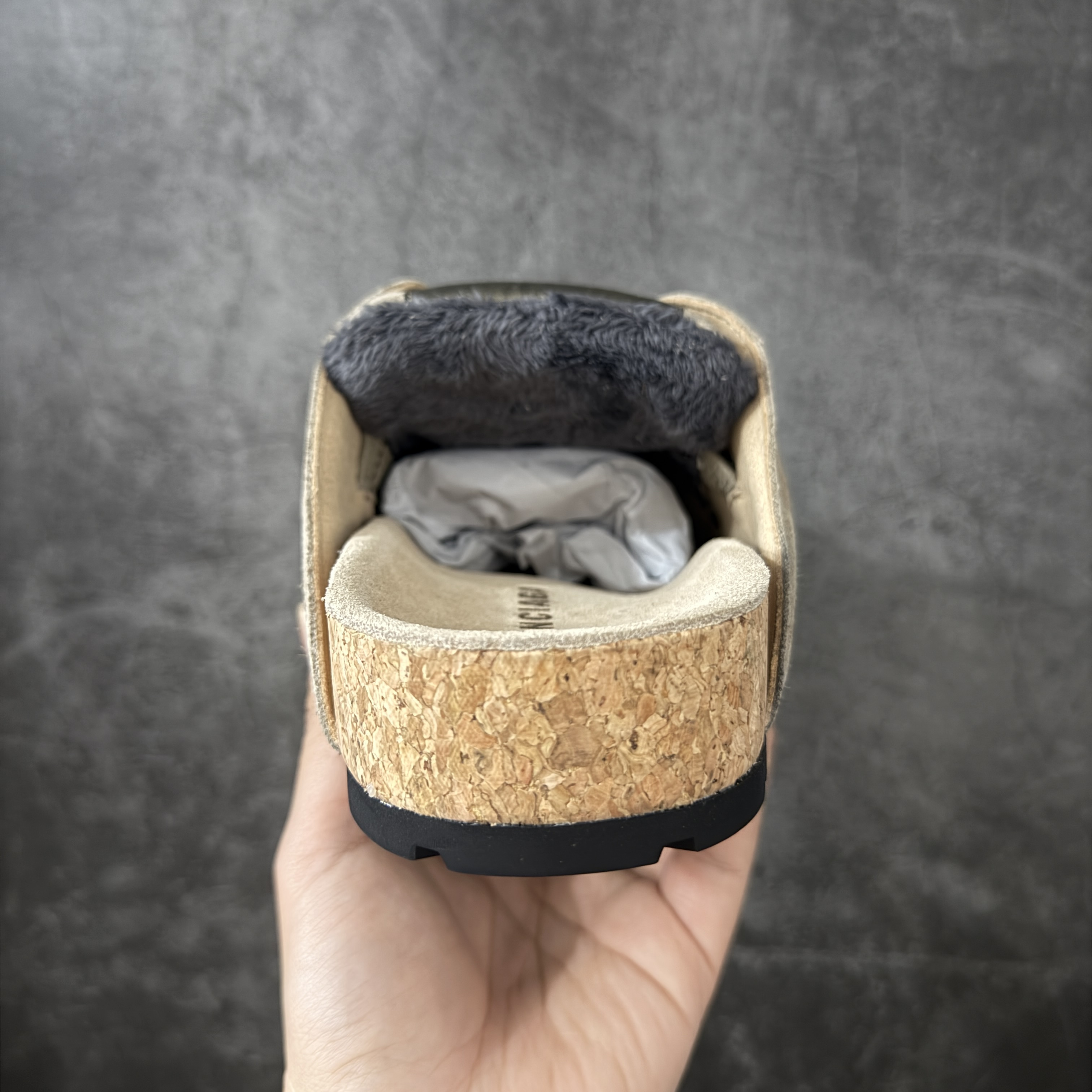 Balenciaga巴黎世家 Dumbo  低筒 包头 平底  户外室内 凉拖 男款 棕色 852708WCB429099