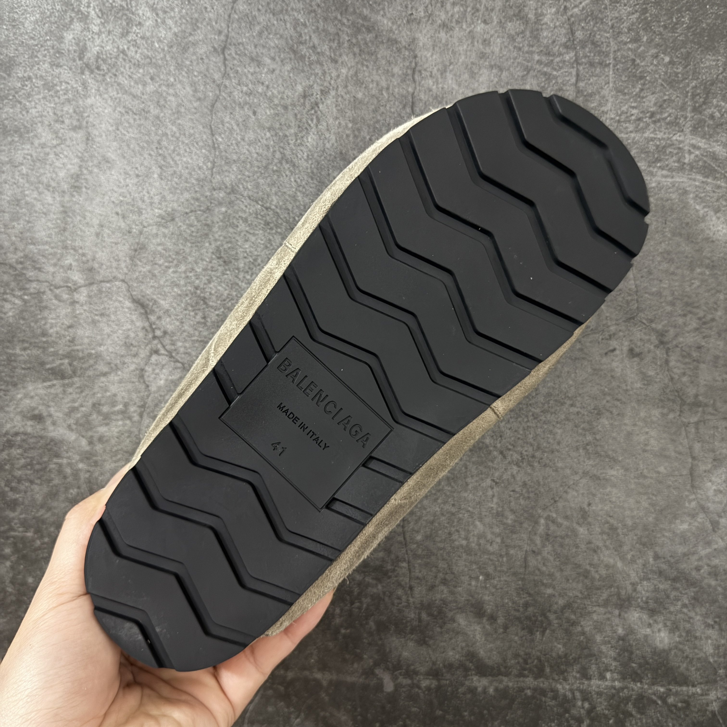 Balenciaga巴黎世家 Dumbo  低筒 包头 平底  户外室内 凉拖 男款 棕色 852708WCB429099