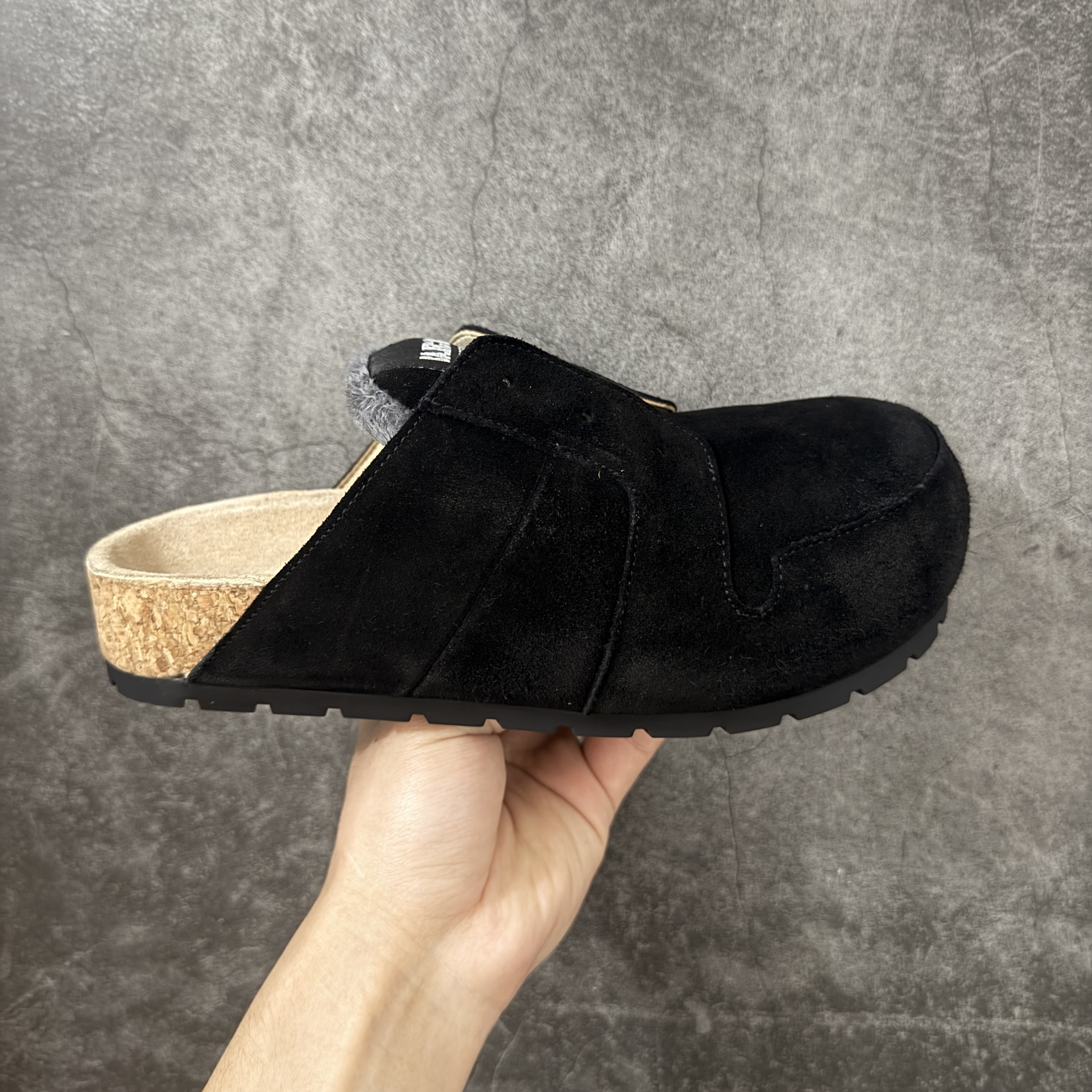 Balenciaga巴黎世家 Dumbo  低筒 包头 平底  户外室内 凉拖 男款 黑色 852708WCB421000