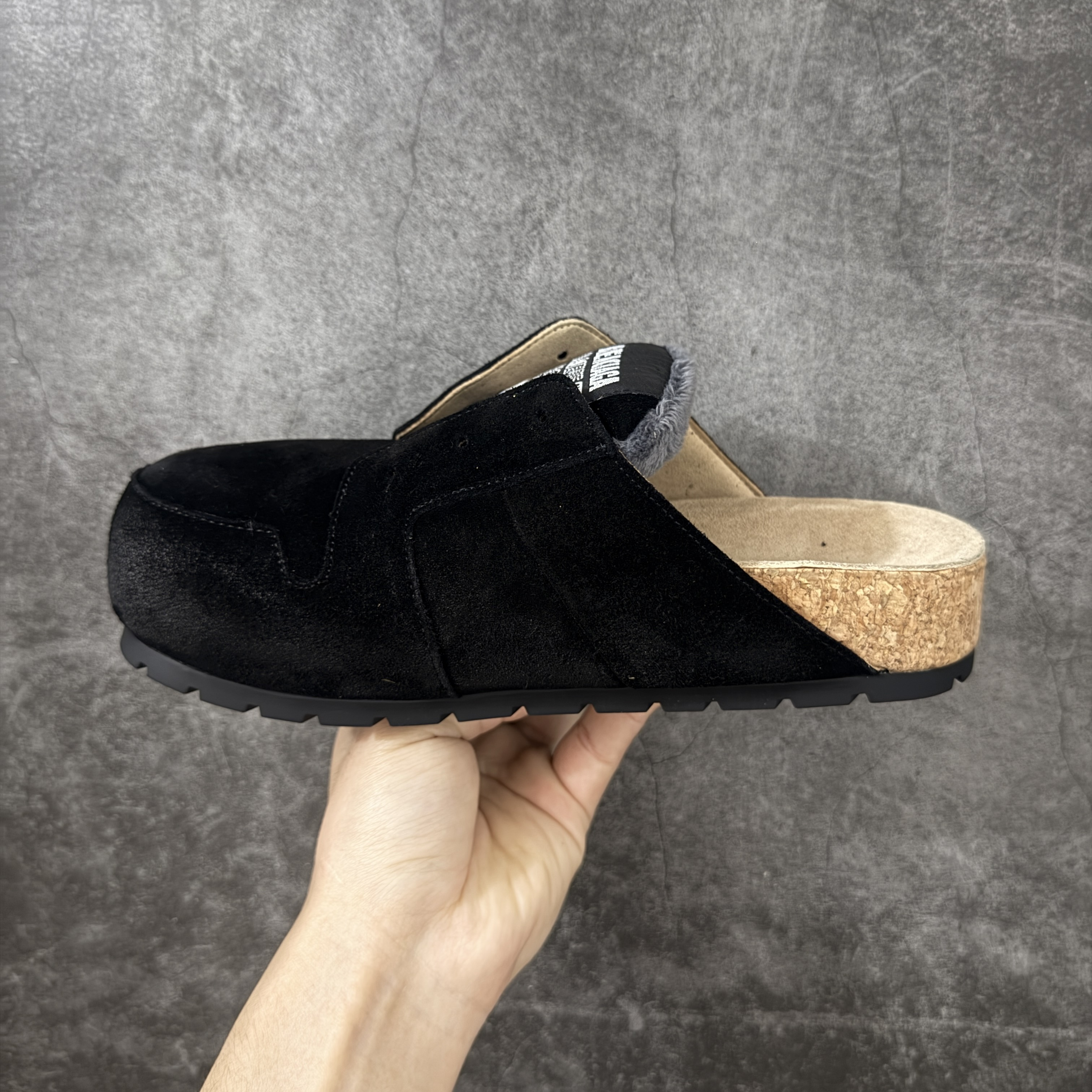 Balenciaga巴黎世家 Dumbo  低筒 包头 平底  户外室内 凉拖 男款 黑色 852708WCB421000