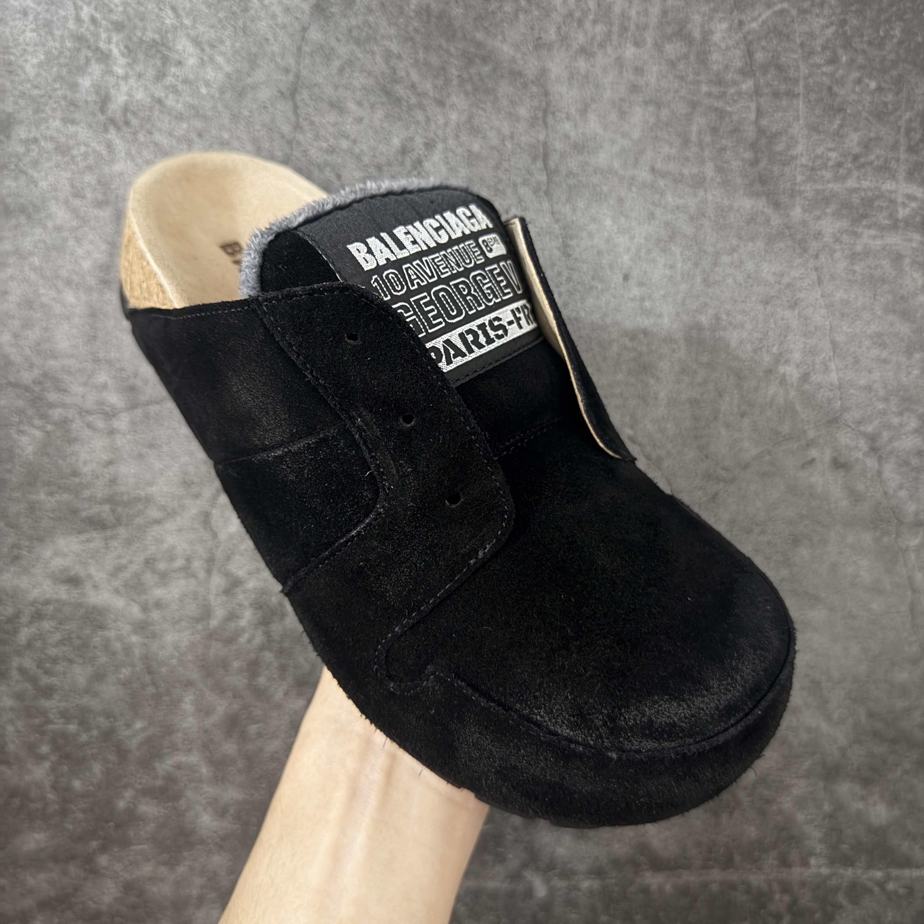 Balenciaga巴黎世家 Dumbo  低筒 包头 平底  户外室内 凉拖 男款 黑色 852708WCB421000