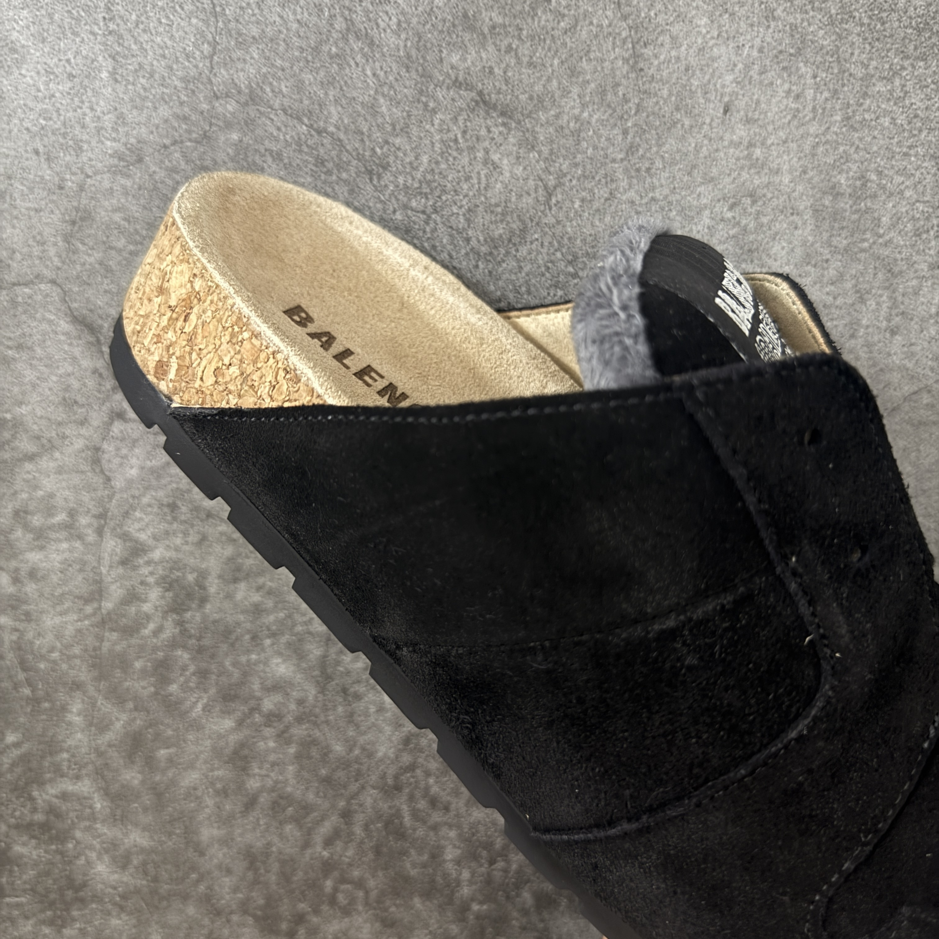 Balenciaga巴黎世家 Dumbo  低筒 包头 平底  户外室内 凉拖 男款 黑色 852708WCB421000