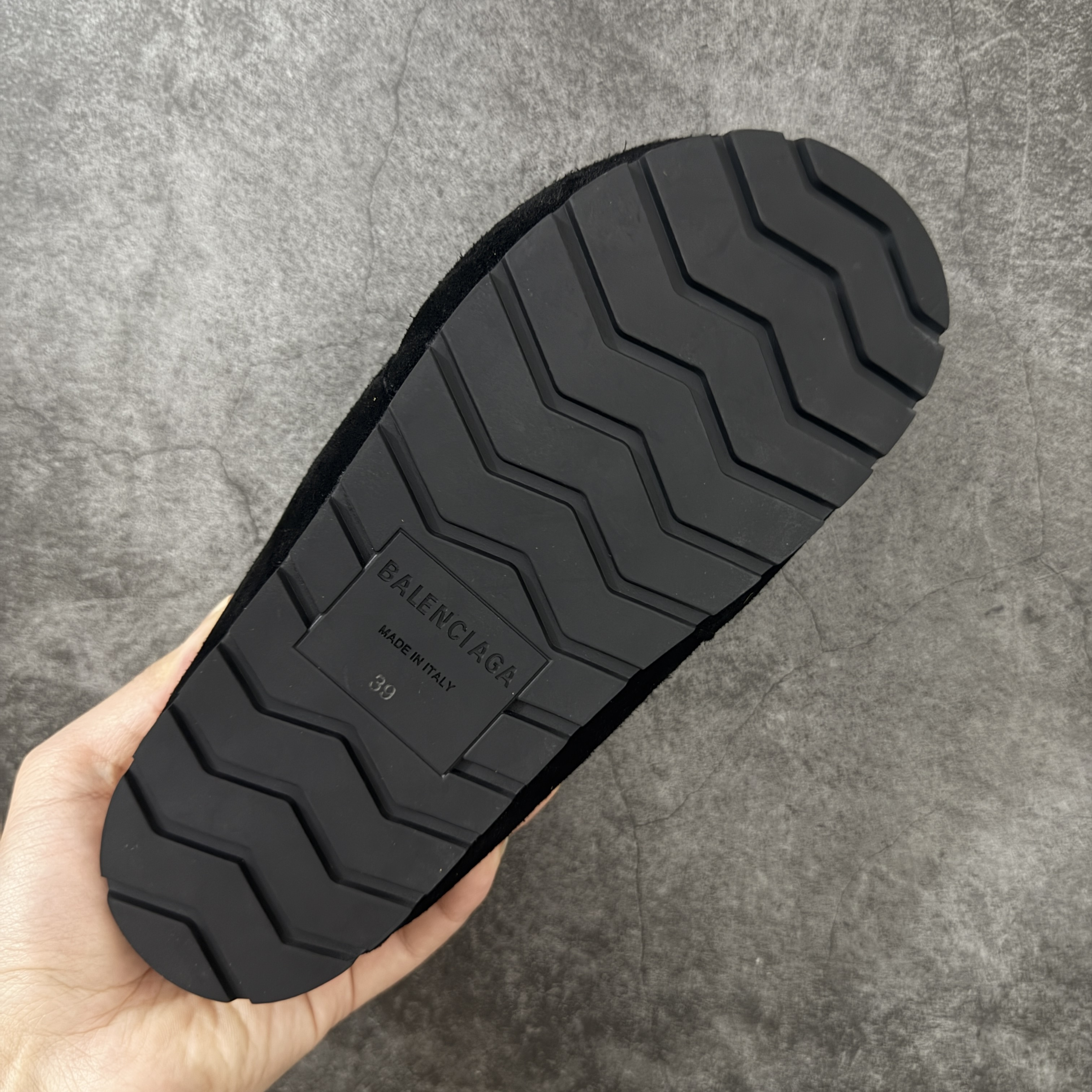 Balenciaga巴黎世家 Dumbo  低筒 包头 平底  户外室内 凉拖 男款 黑色 852708WCB421000