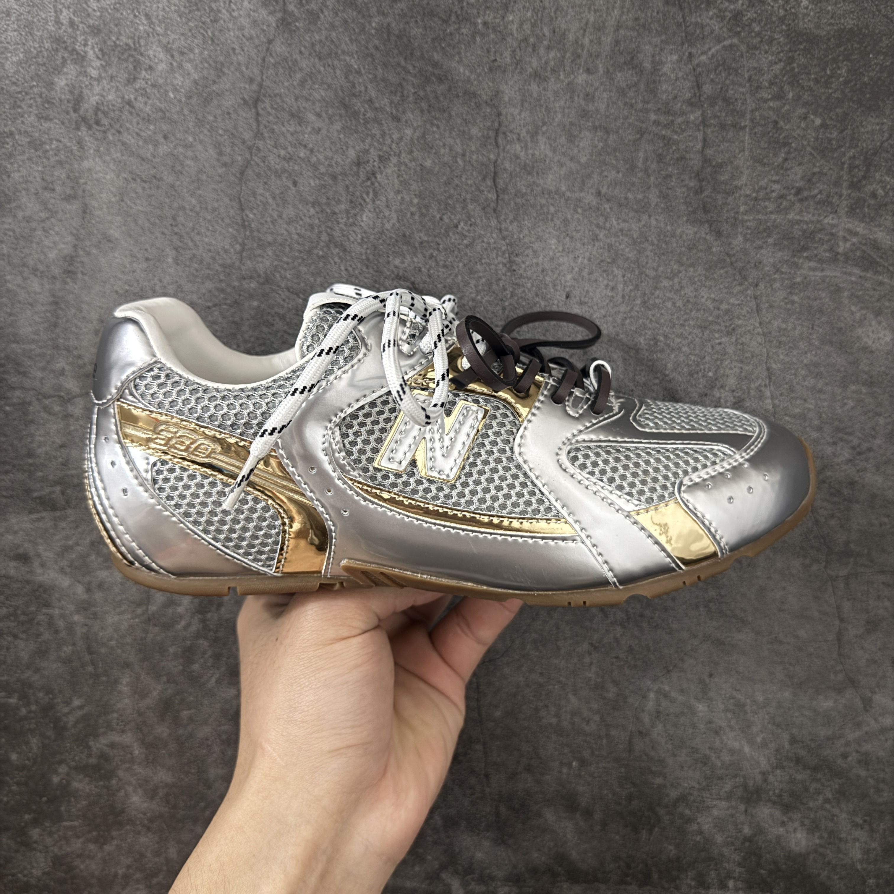Miumiu x 繆繆 New Balance NB530 低筒 平底 复古跑鞋 休闲鞋 板鞋 运动鞋  女鞋 波鞋银色 5E165E_3ZL5_F0X1W_F_BD05