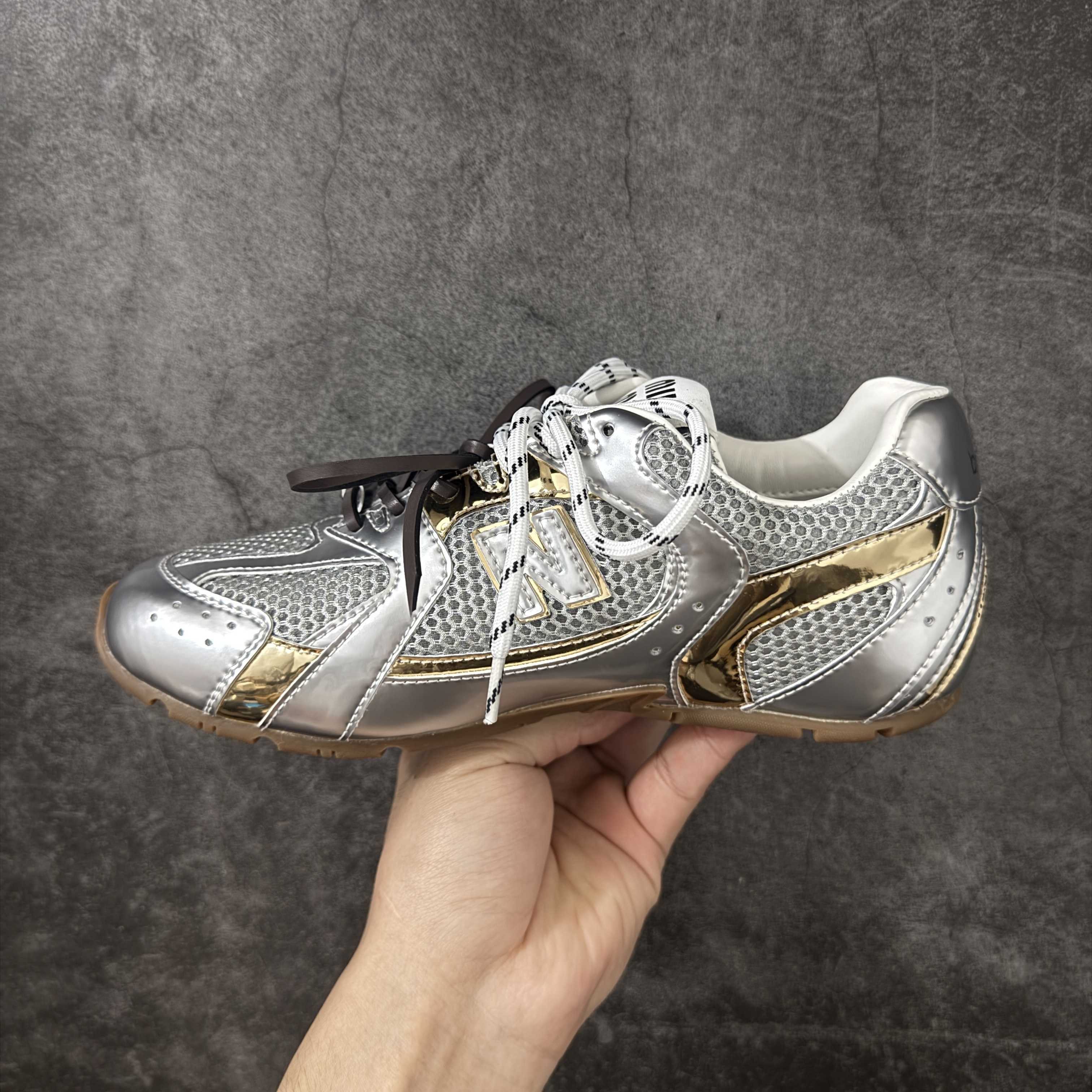 Miumiu x 繆繆 New Balance NB530 低筒 平底 复古跑鞋 休闲鞋 板鞋 运动鞋  女鞋 波鞋银色 5E165E_3ZL5_F0X1W_F_BD05