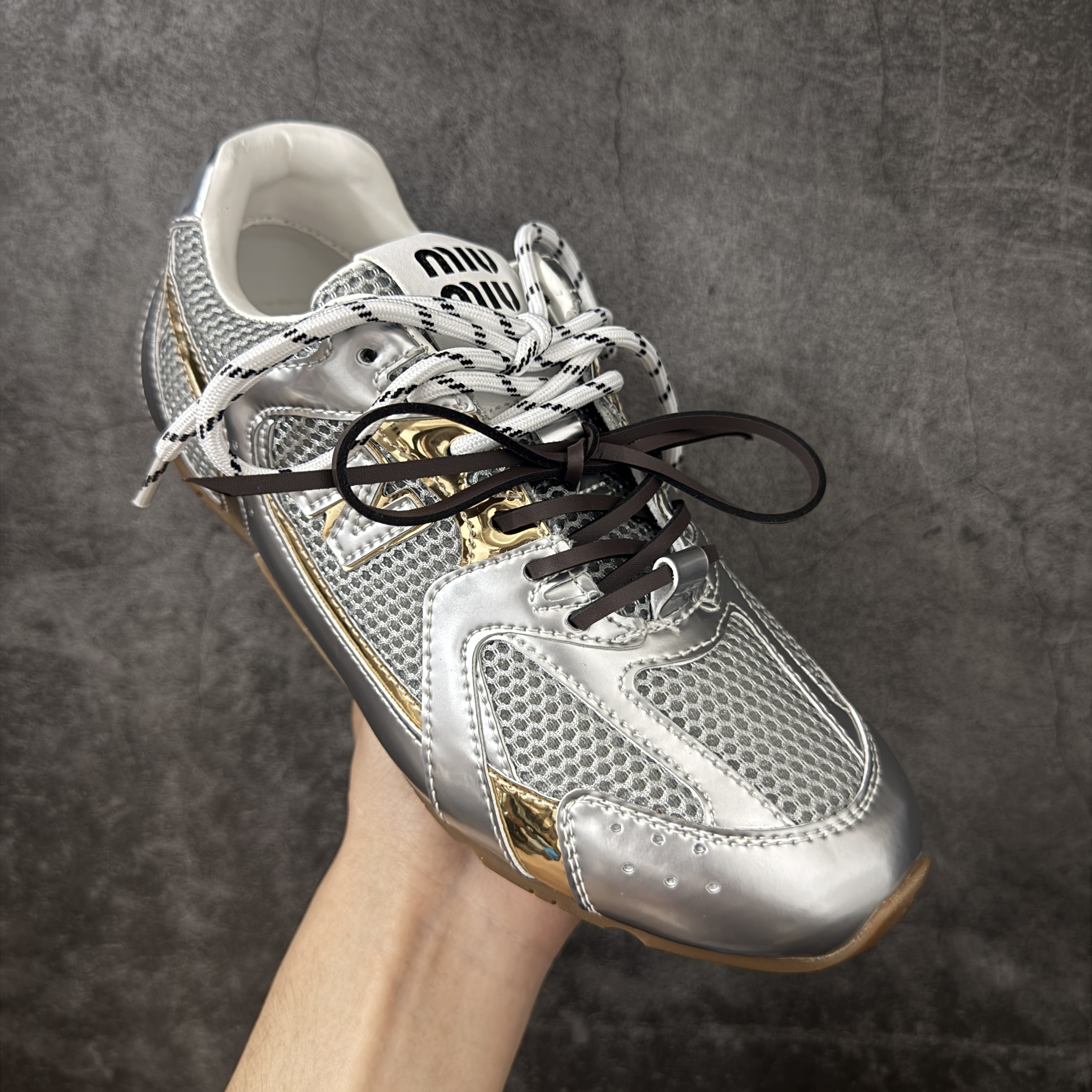 Miumiu x 繆繆 New Balance NB530 低筒 平底 复古跑鞋 休闲鞋 板鞋 运动鞋  女鞋 波鞋银色 5E165E_3ZL5_F0X1W_F_BD05