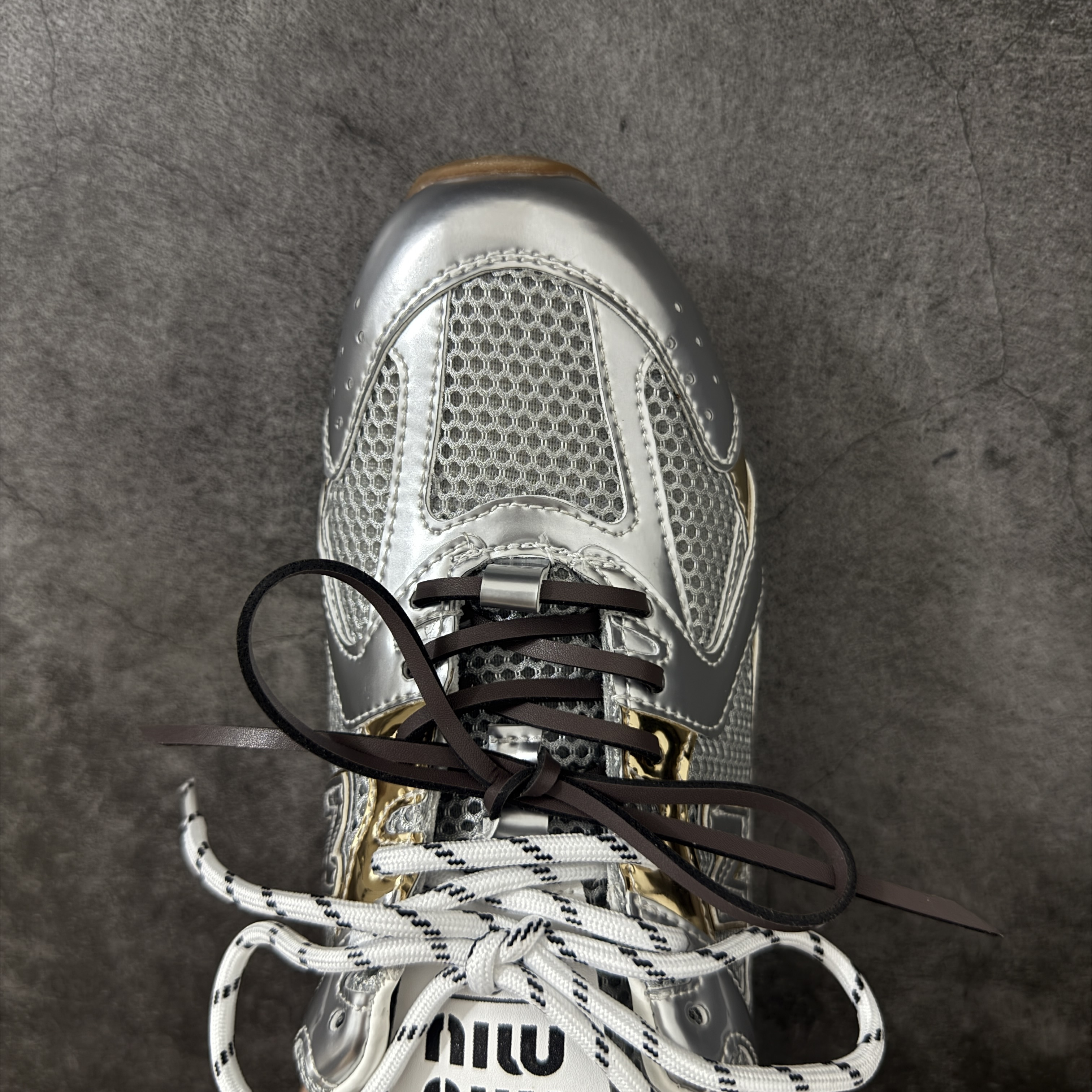 Miumiu x 繆繆 New Balance NB530 低筒 平底 复古跑鞋 休闲鞋 板鞋 运动鞋  女鞋 波鞋银色 5E165E_3ZL5_F0X1W_F_BD05