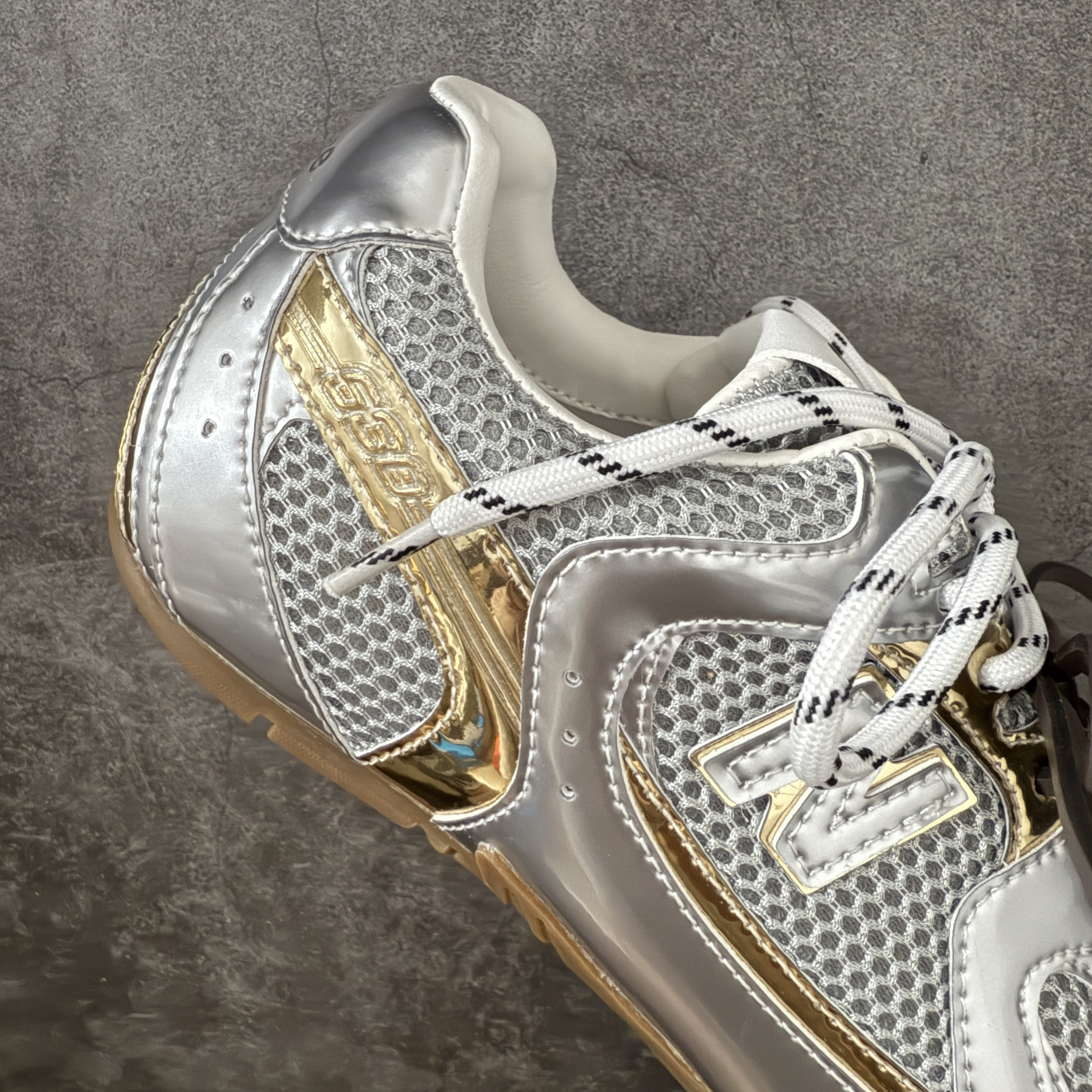 Miumiu x 繆繆 New Balance NB530 低筒 平底 复古跑鞋 休闲鞋 板鞋 运动鞋  女鞋 波鞋银色 5E165E_3ZL5_F0X1W_F_BD05