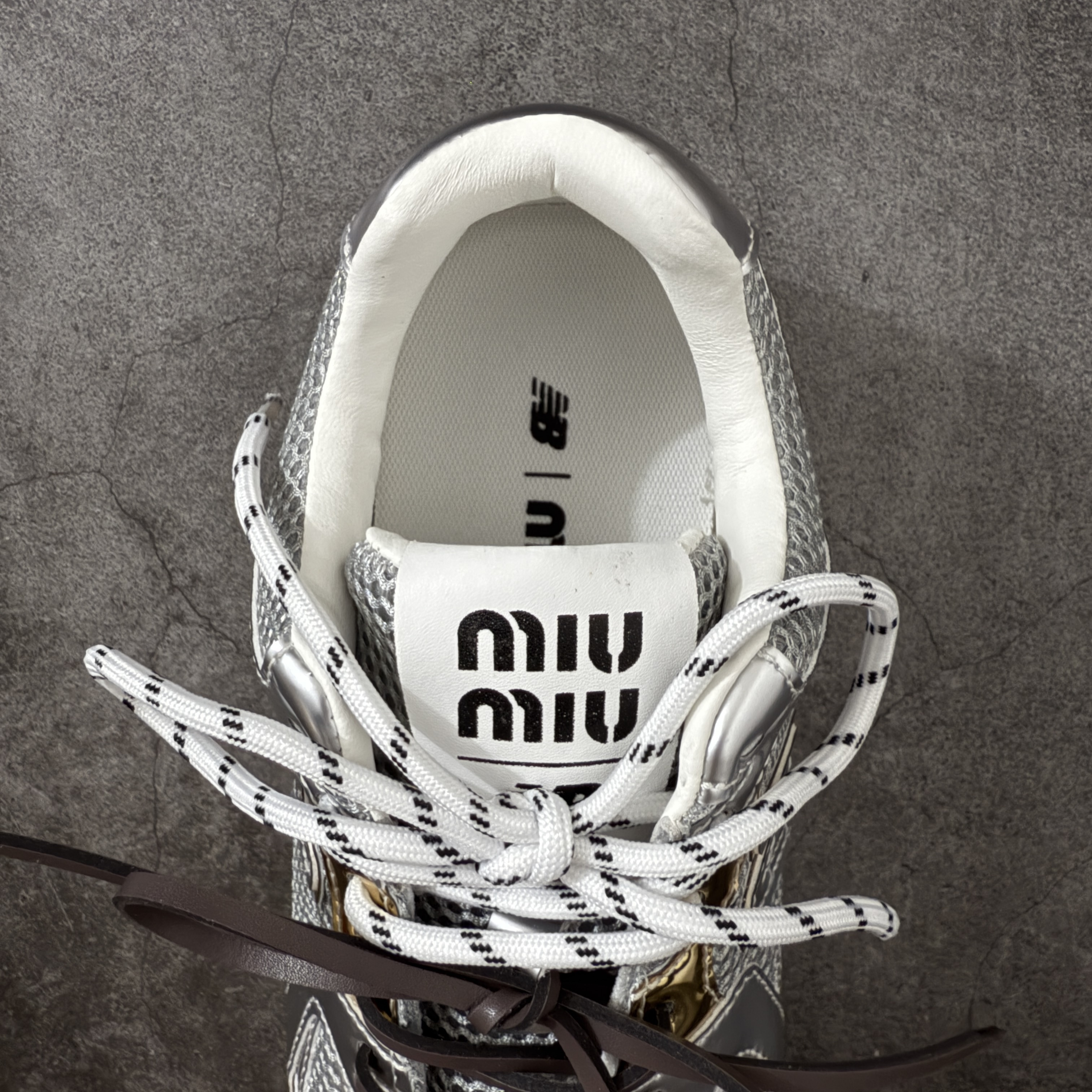 Miumiu x 繆繆 New Balance NB530 低筒 平底 复古跑鞋 休闲鞋 板鞋 运动鞋  女鞋 波鞋银色 5E165E_3ZL5_F0X1W_F_BD05