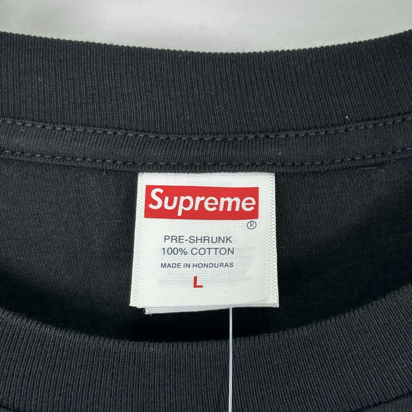 粘贴T恤 SUPREME FW25 STICK TEE 不可描述的短袖TEE  字母 印花 logo圆领 短袖T恤 男女同款 黑色 白色   