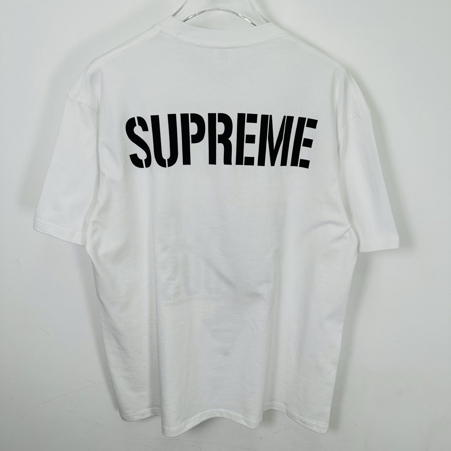 箭头T恤 SUPREME 26SS WORLD FAMOUS TEE 字母 印花 logo圆领 短袖T恤 男女同款 黑色 白色   