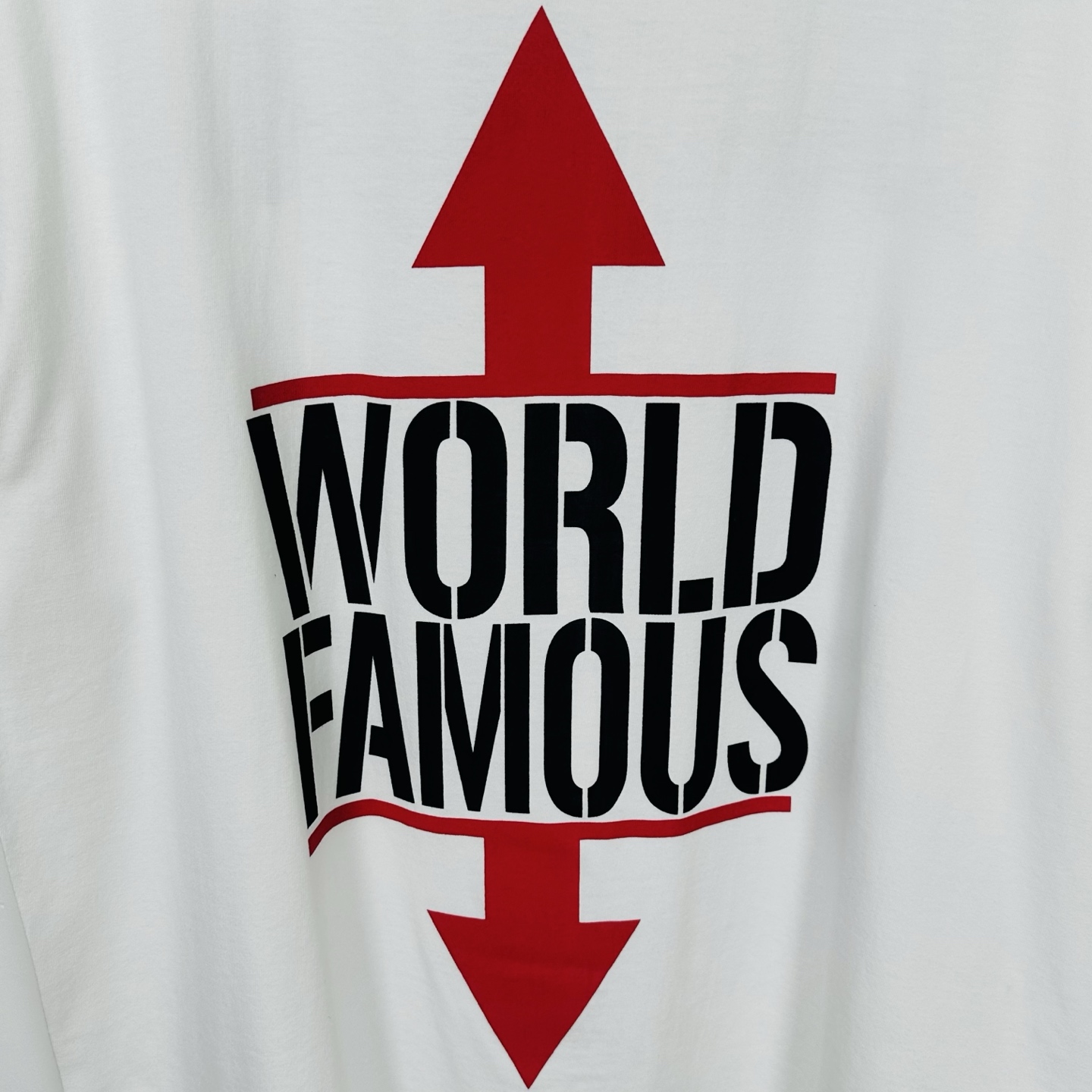 箭头T恤 SUPREME 26SS WORLD FAMOUS TEE 字母 印花 logo圆领 短袖T恤 男女同款 黑色 白色   