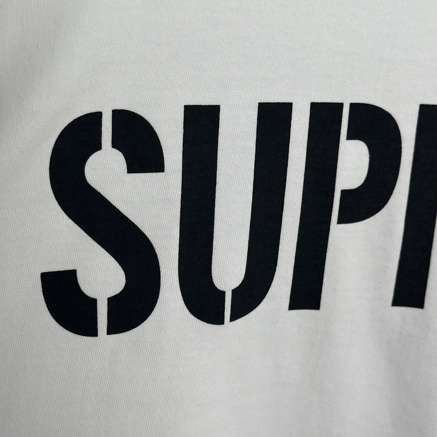箭头T恤 SUPREME 26SS WORLD FAMOUS TEE 字母 印花 logo圆领 短袖T恤 男女同款 黑色 白色   