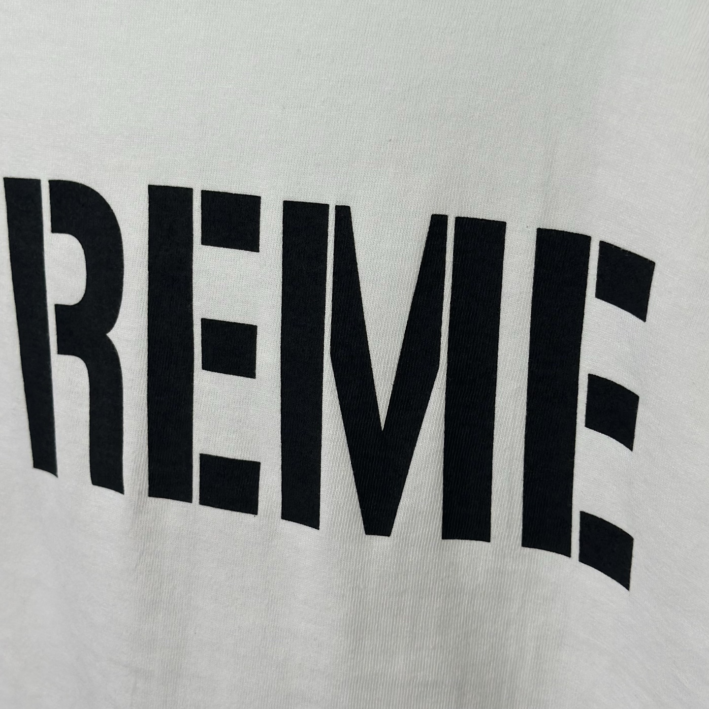 箭头T恤 SUPREME 26SS WORLD FAMOUS TEE 字母 印花 logo圆领 短袖T恤 男女同款 黑色 白色   