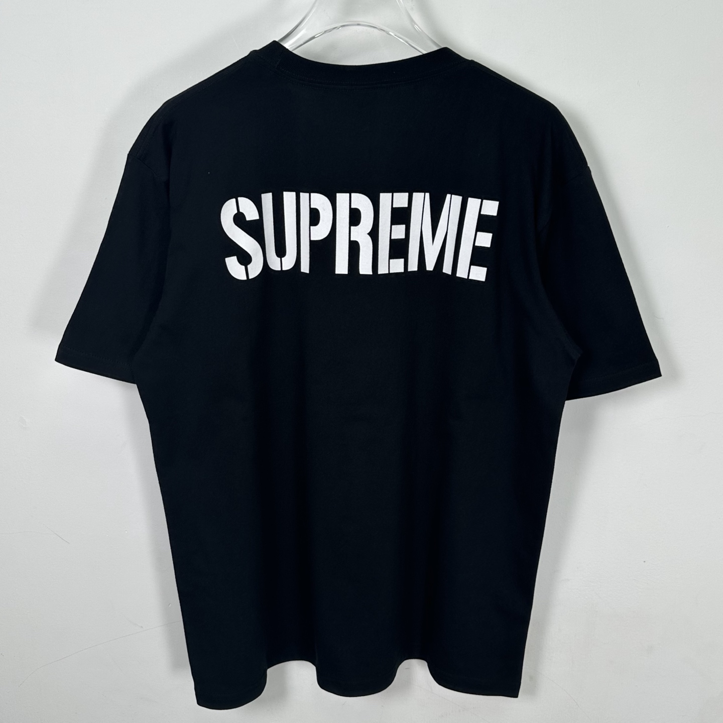 箭头T恤 SUPREME 26SS WORLD FAMOUS TEE 字母 印花 logo圆领 短袖T恤 男女同款 黑色 白色   
