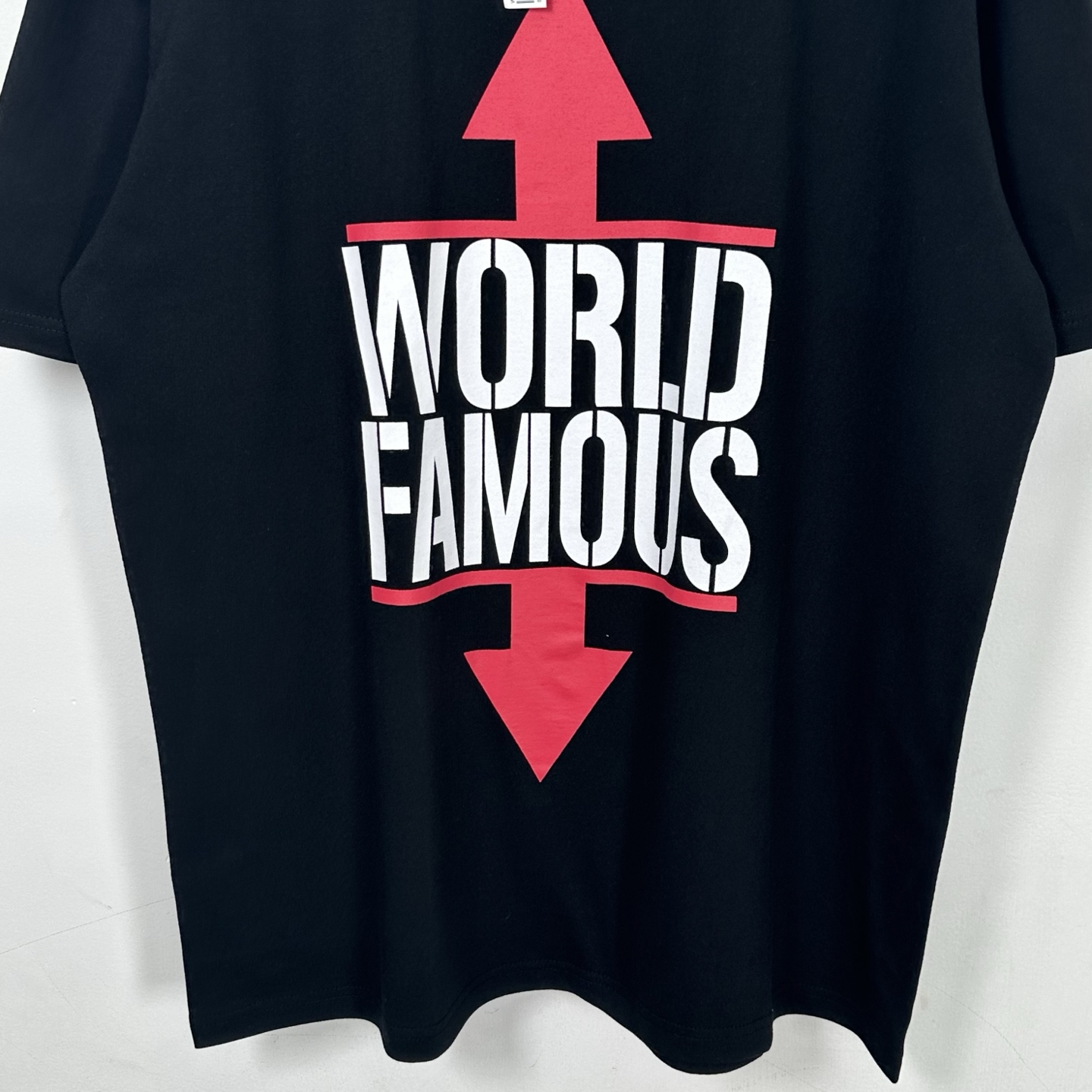箭头T恤 SUPREME 26SS WORLD FAMOUS TEE 字母 印花 logo圆领 短袖T恤 男女同款 黑色 白色   