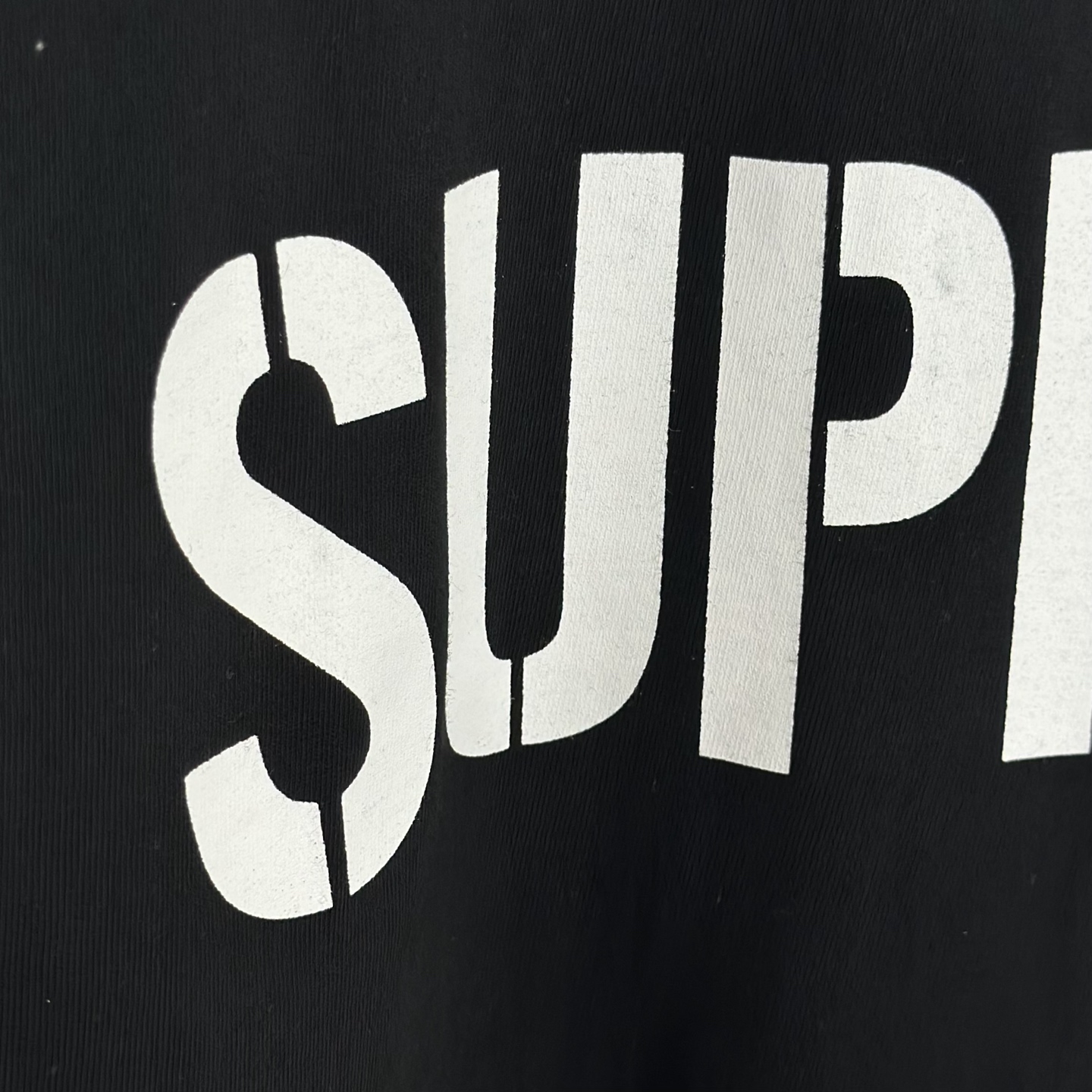 箭头T恤 SUPREME 26SS WORLD FAMOUS TEE 字母 印花 logo圆领 短袖T恤 男女同款 黑色 白色   