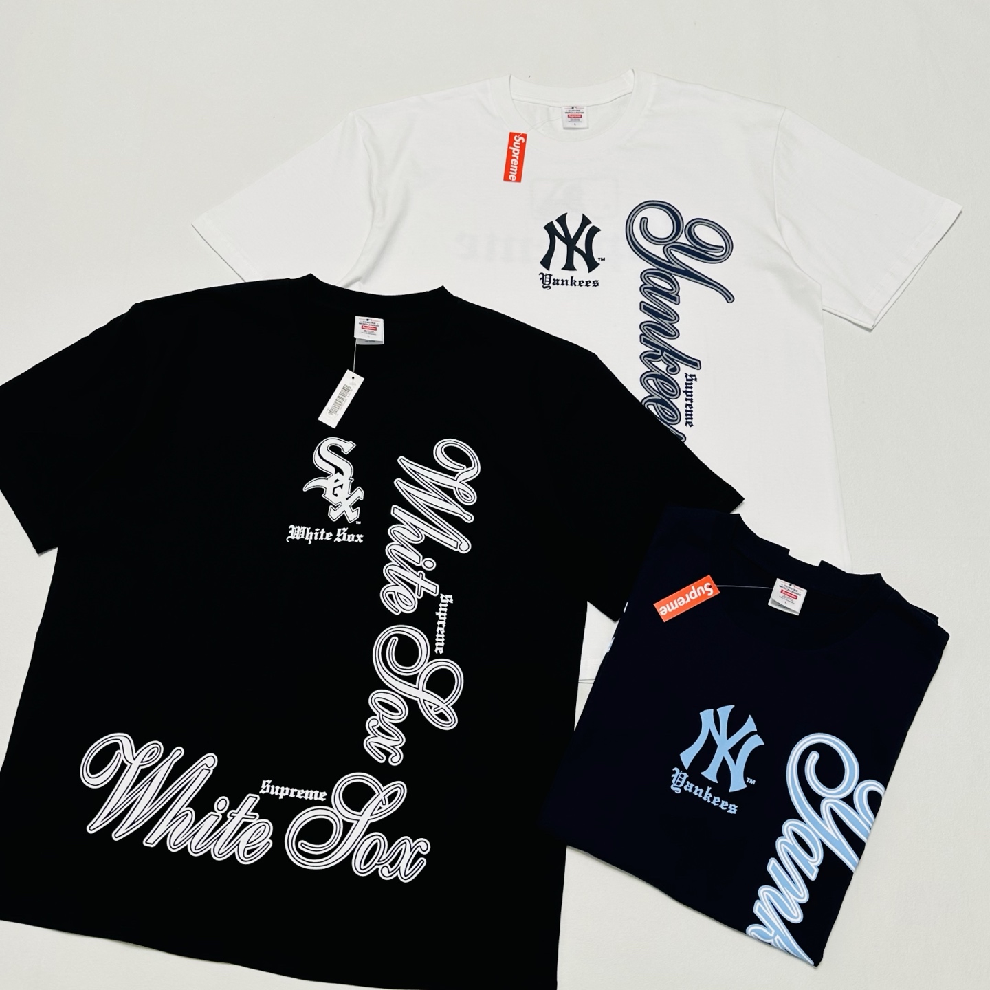 SUPREME x MLB 联名款 NEW YORK YANKEES TEE   字母 印花 logo圆领 短袖T恤 男女同款 黑色 白色   