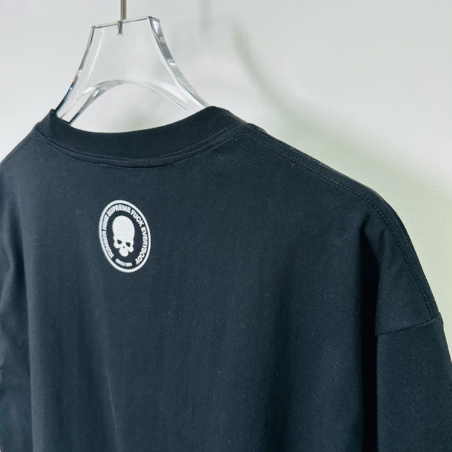 闭嘴T恤 SUPREME X NUMBER （N）INE 联名款 SHUT UP TEE 英文字母 印花 logo圆领 短袖T恤 男女同款 黑色 白色   