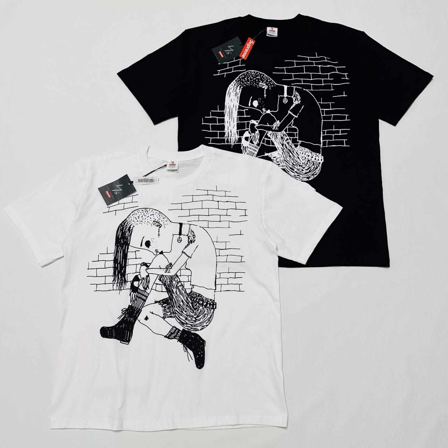 曼森T恤 SUPREME X NUMBER   印花 logo圆领 短袖T恤 男女同款 黑色 白色   