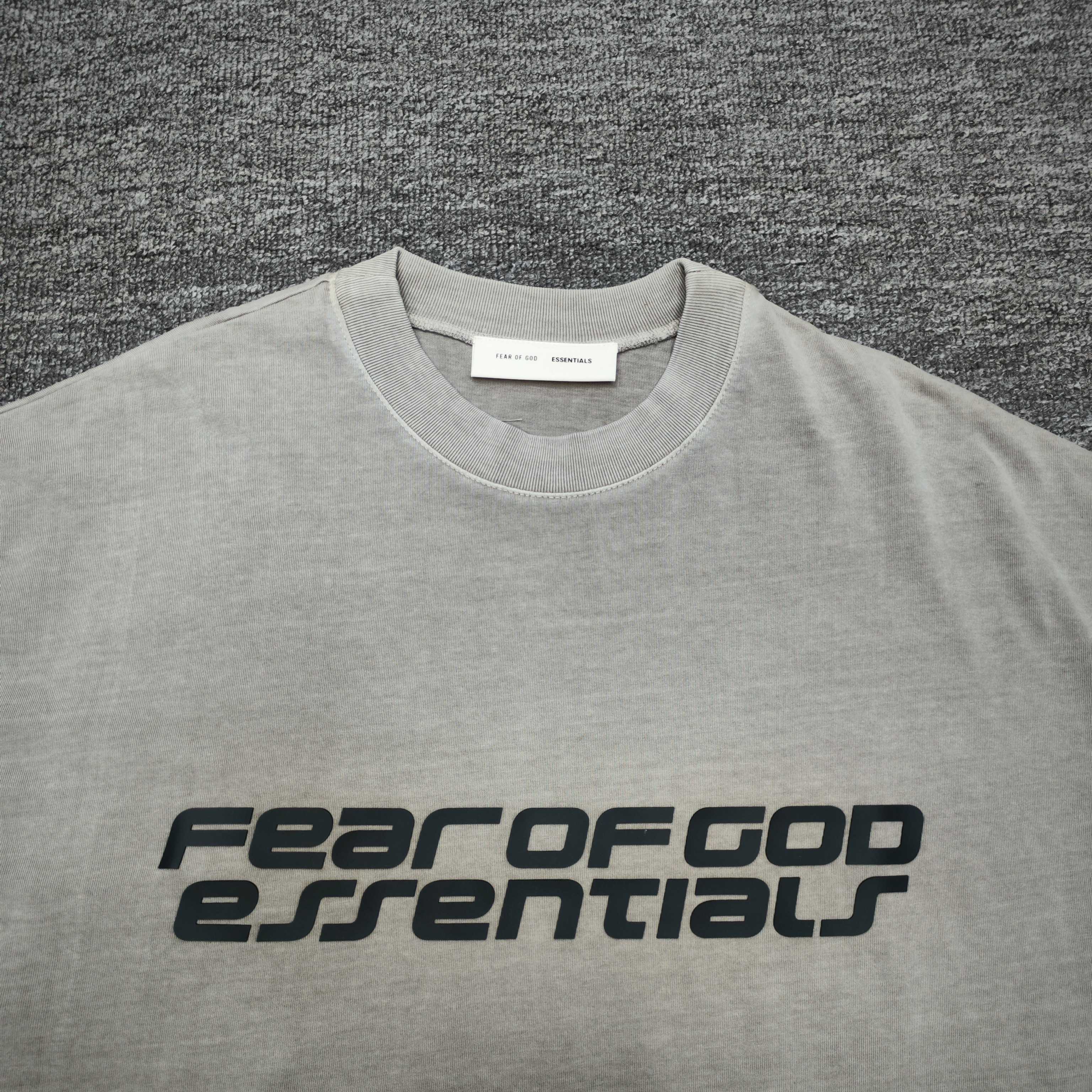 Fear Of God Essentials FW26 Holiday 2026 90'S SHORT SLEEVE TE  FOG 字母印花圆领短袖 T恤 男女同款 夏款  