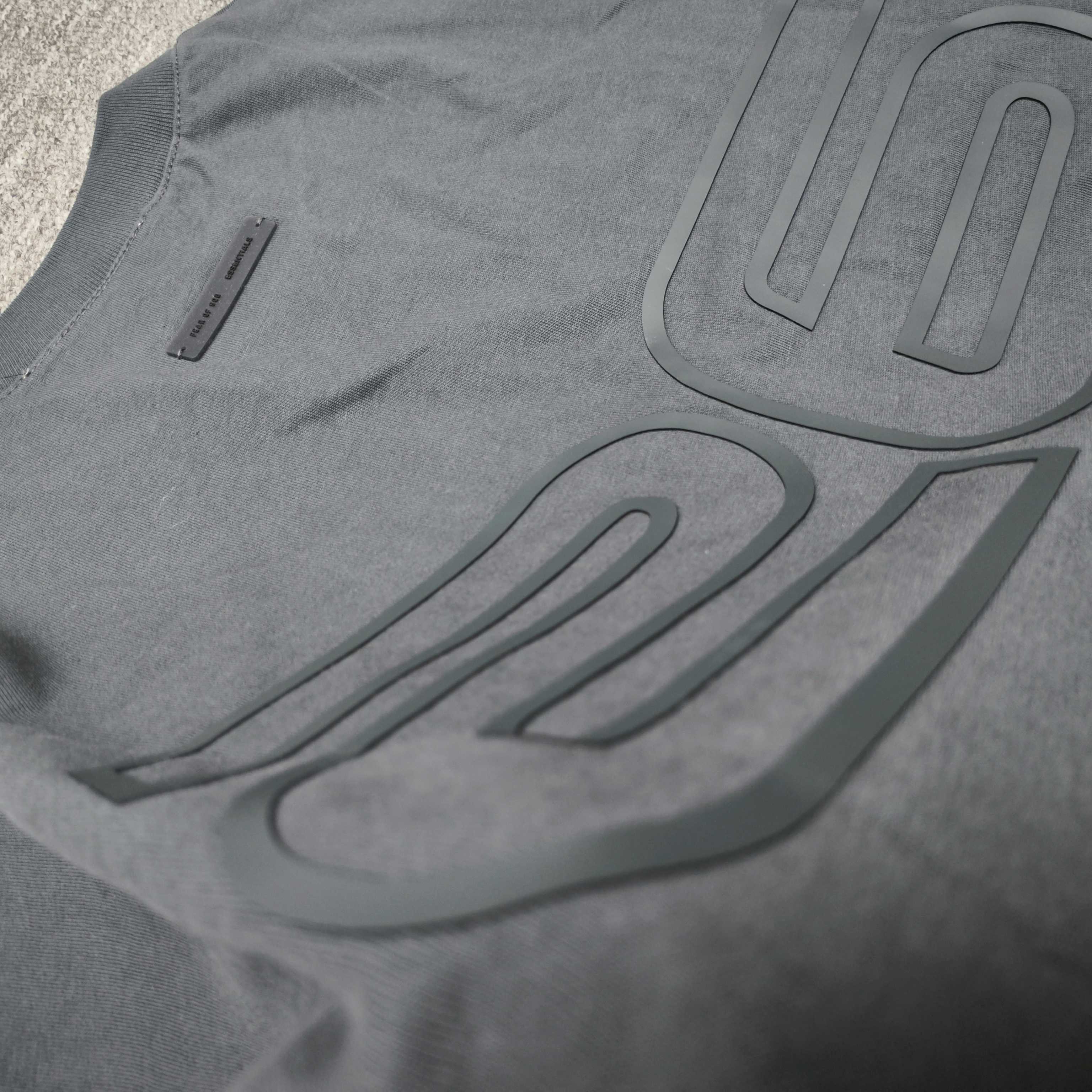 Fear Of God Essentials FW26 Holiday 2026 90'S SHORT SLEEVE TE  FOG 字母印花圆领短袖 T恤 男女同款 夏款  