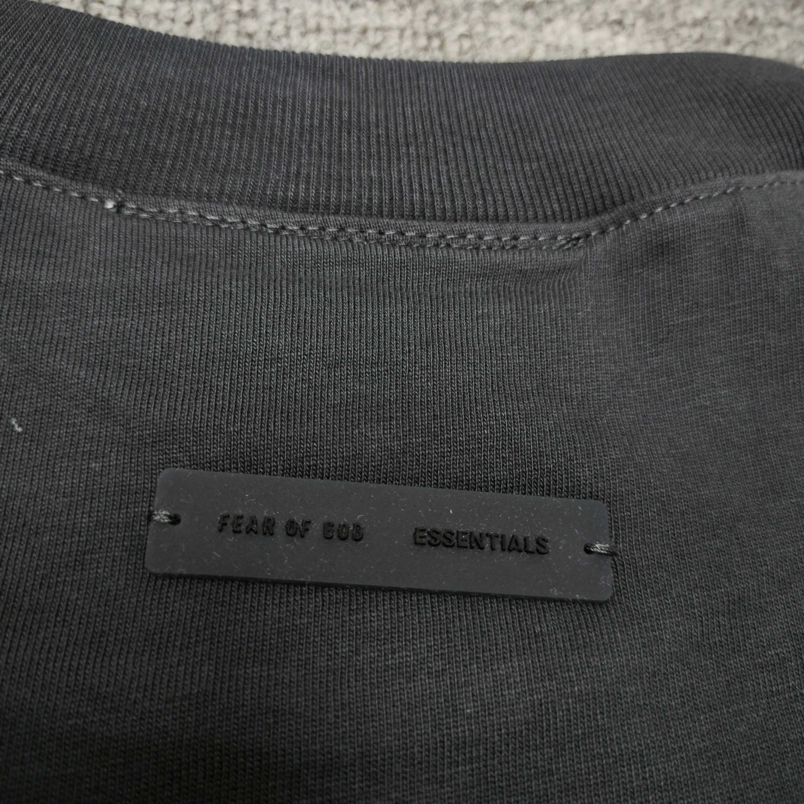 Fear Of God Essentials FW26 Holiday 2026 90'S SHORT SLEEVE TE  FOG 字母印花圆领短袖 T恤 男女同款 夏款  