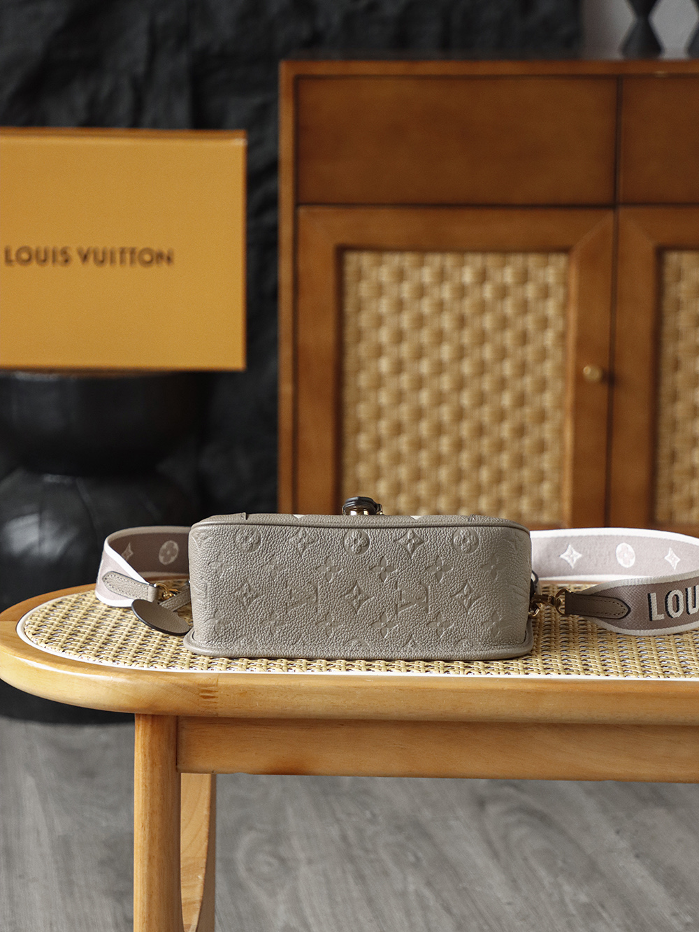 LOUIS VUITTON Diane  Premium NéoNoé Bucket Bag - Monogram Canvas with Gold-Tone Hardware - 1:1 Quality Edition 大象灰  A0 M46583