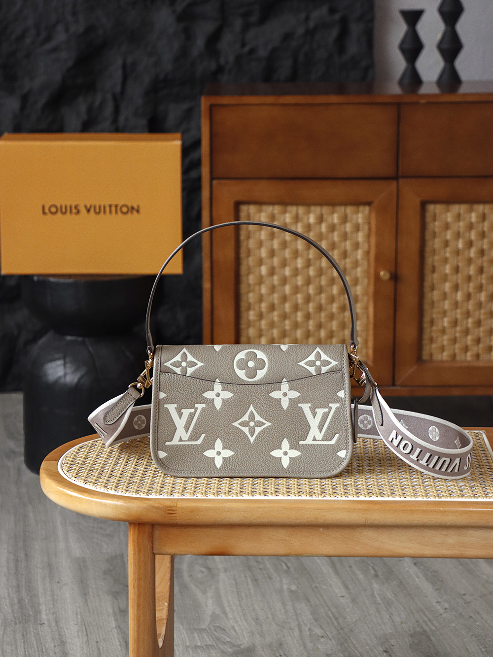 LOUIS VUITTON Diane  Premium NéoNoé Bucket Bag - Monogram Canvas with Gold-Tone Hardware - 1:1 Quality Edition 大象灰  A0 M46583