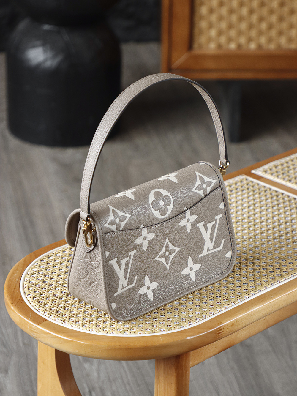 LOUIS VUITTON Diane  Premium NéoNoé Bucket Bag - Monogram Canvas with Gold-Tone Hardware - 1:1 Quality Edition 大象灰  A0 M46583