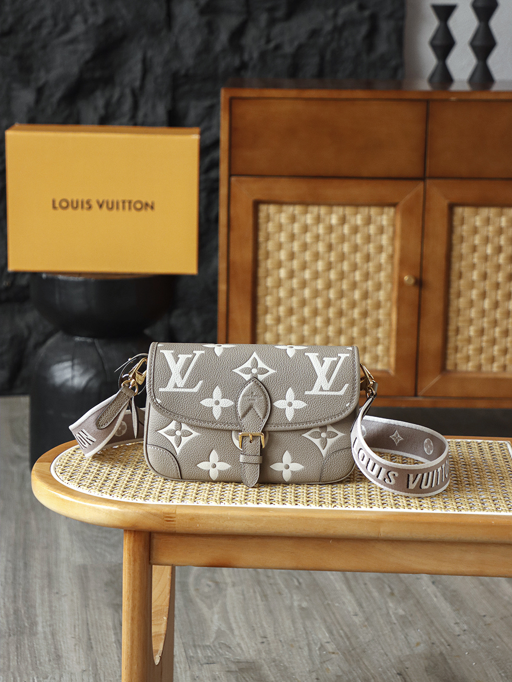 LOUIS VUITTON Diane  Premium NéoNoé Bucket Bag - Monogram Canvas with Gold-Tone Hardware - 1:1 Quality Edition 大象灰  A0 M46583