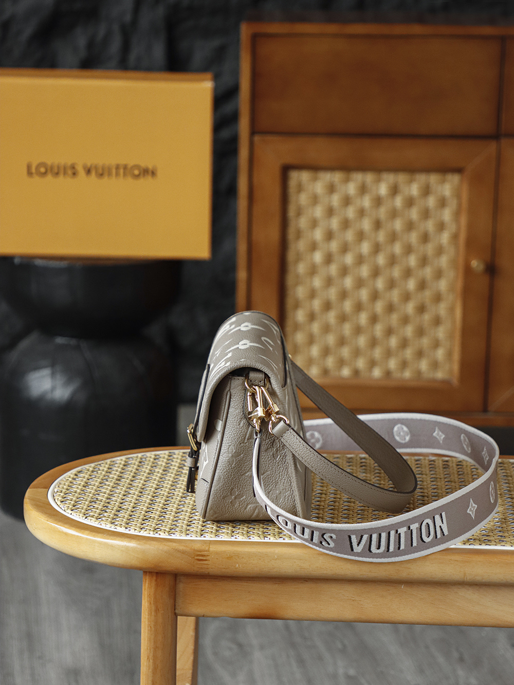 LOUIS VUITTON Diane  Premium NéoNoé Bucket Bag - Monogram Canvas with Gold-Tone Hardware - 1:1 Quality Edition 大象灰  A0 M46583