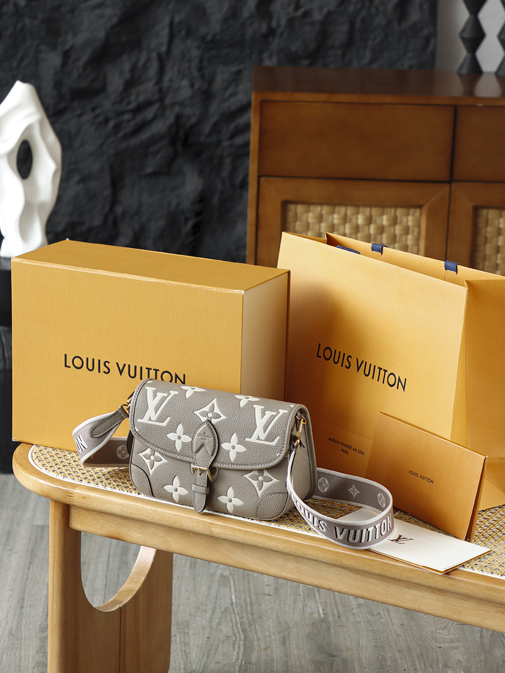 LOUIS VUITTON Diane  Premium NéoNoé Bucket Bag - Monogram Canvas with Gold-Tone Hardware - 1:1 Quality Edition 大象灰  A0 M46583