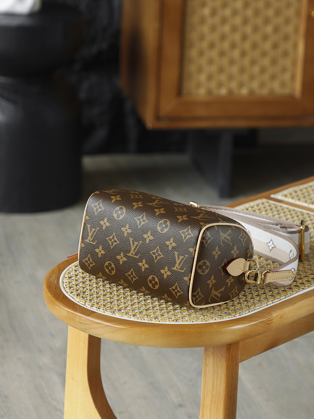 AR LOUIS VUITTON  SpeedyBandoulière 20 LV 经典老花满印刺绣Logo肩带帆布拼皮 斜挎包 单肩包 手提包 棕色 M46222